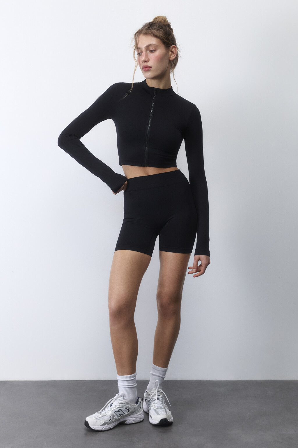 Шорты-велосипедки гладкие облегающие - цвет черный - 6