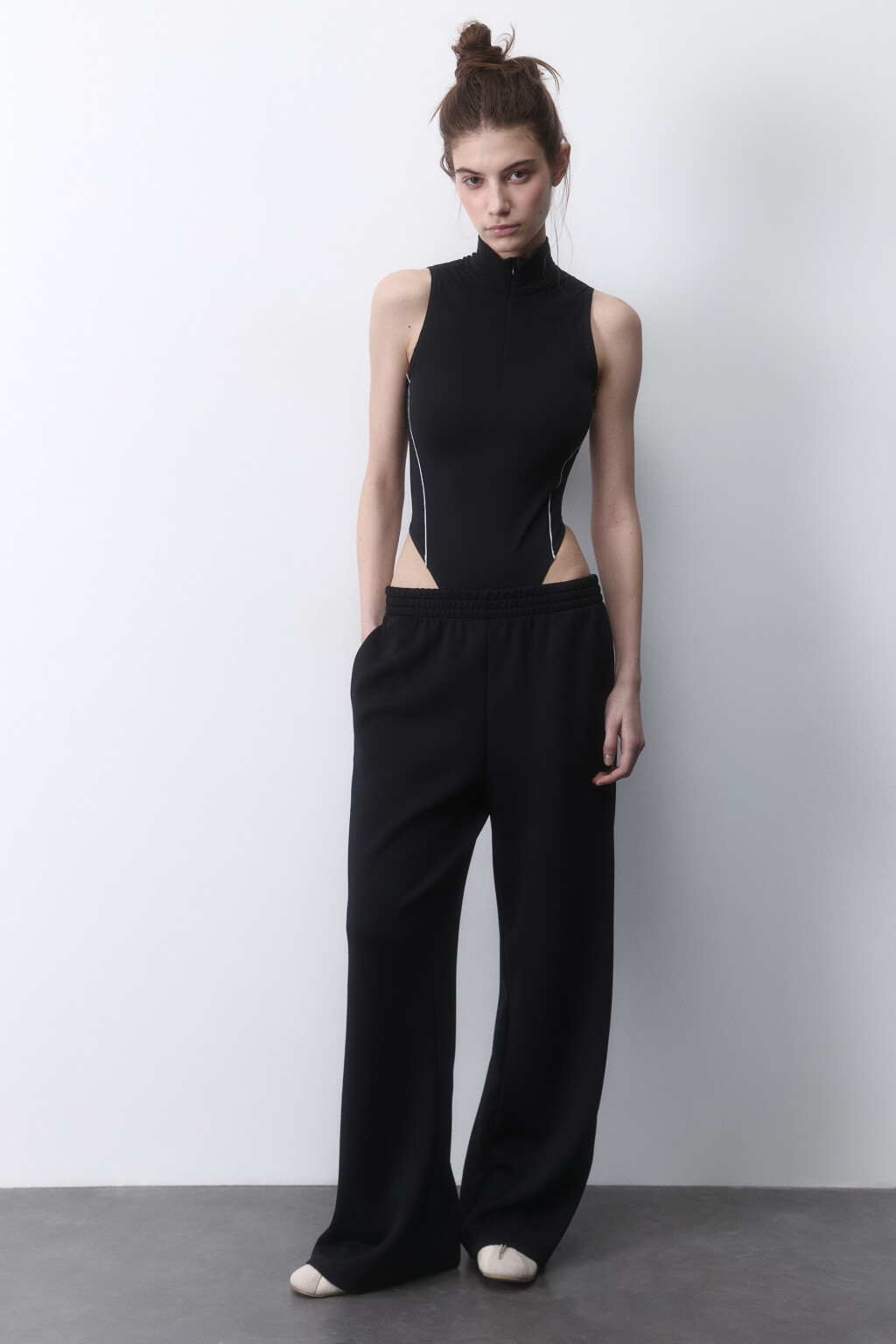 Боди спортивное с воротником на молнии - цвет черный - 6