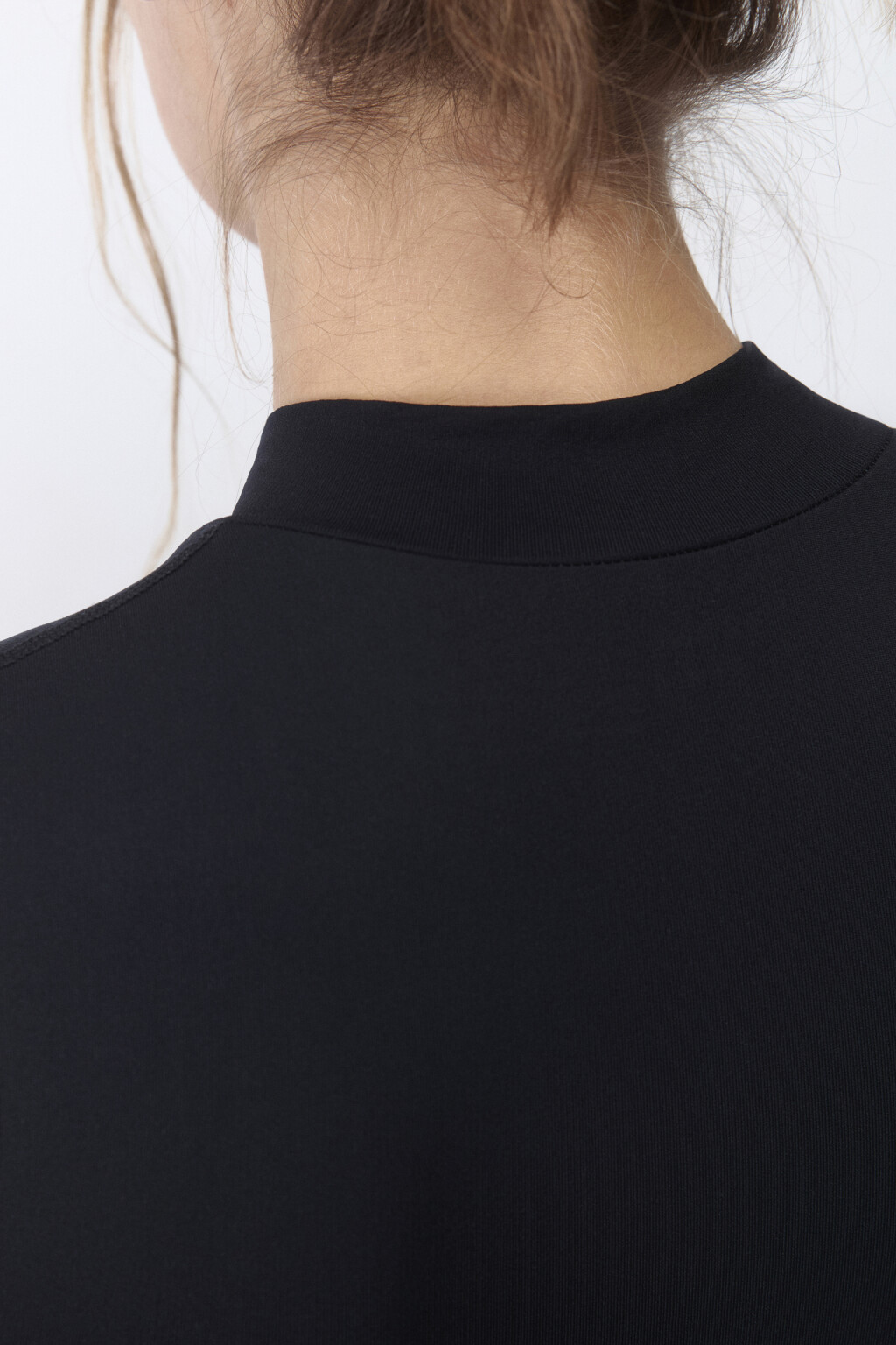 Топ спортивный с воротником на молнии - цвет черный - 8