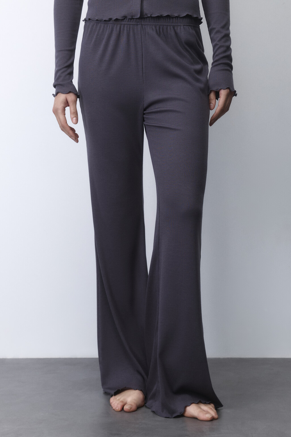 Брюки домашние широкие с волнистыми краями - цвет серый - 2