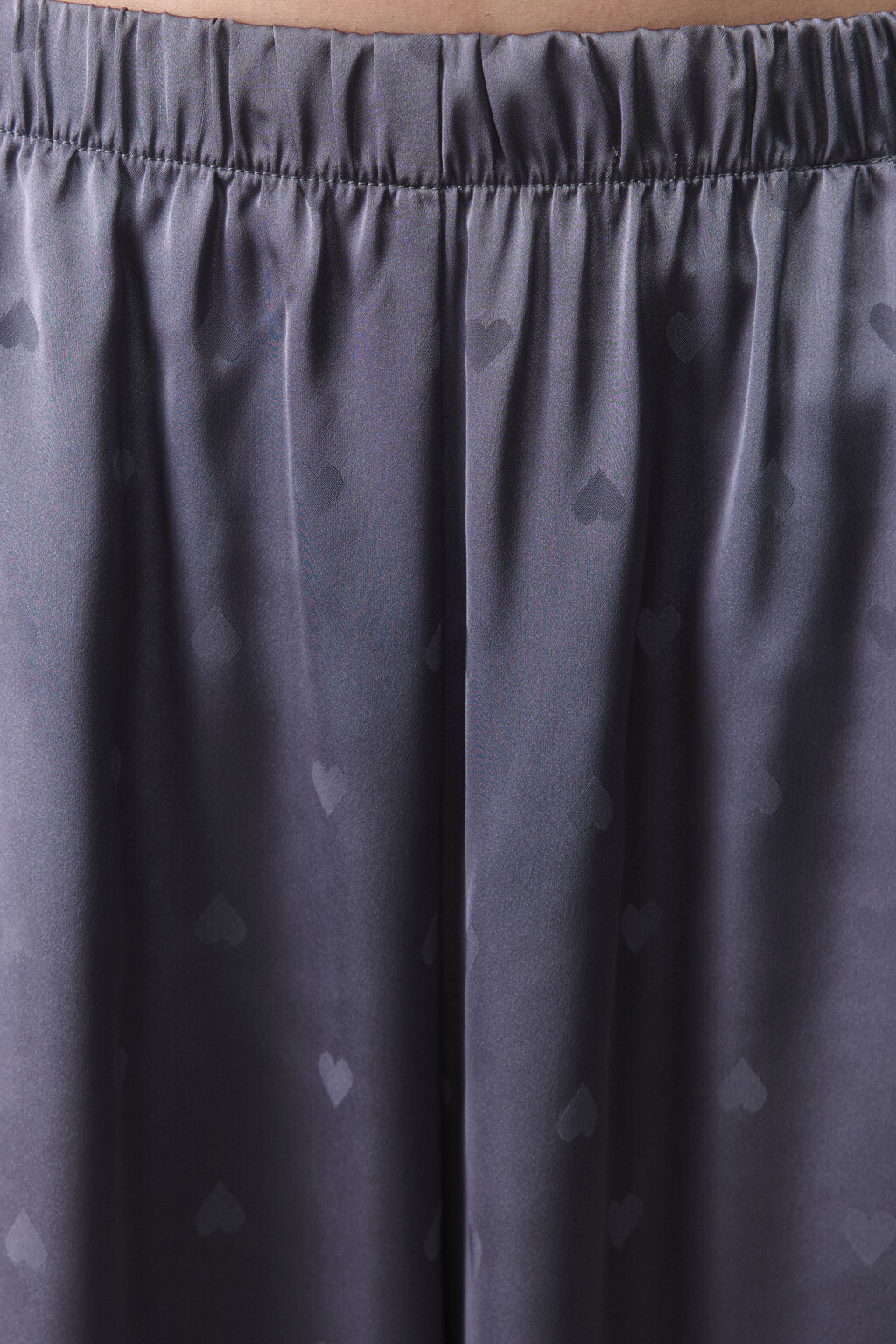 Брюки домашние атласные с сердечками - цвет серый - 6