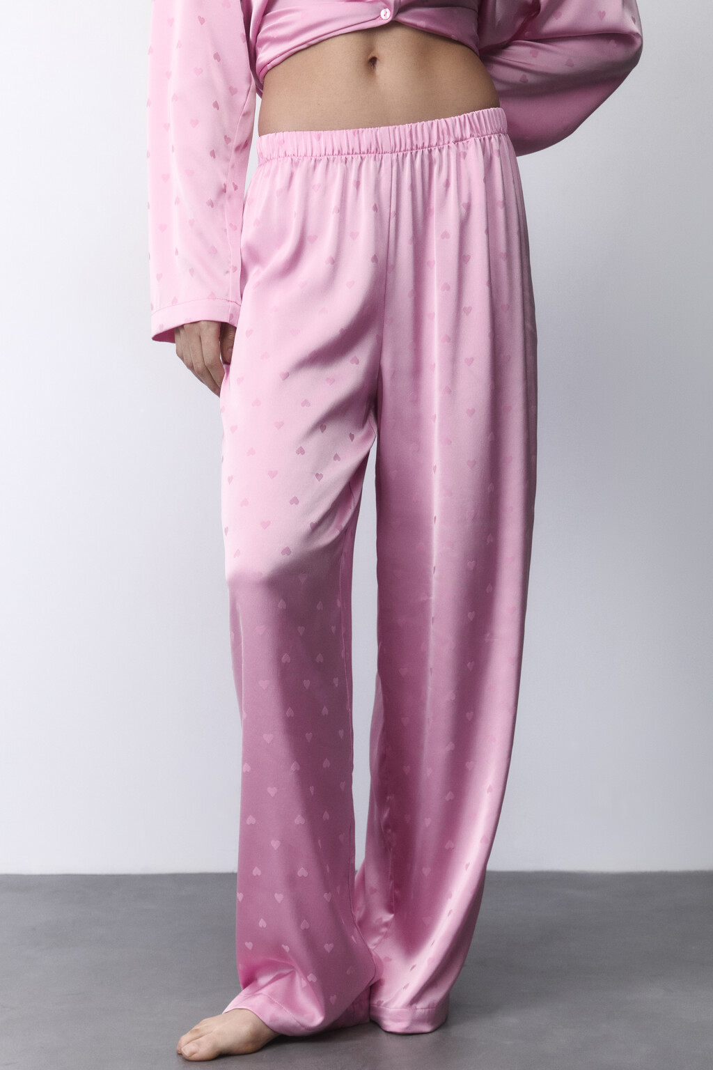 Брюки домашние атласные с сердечками - цвет розовый - 2