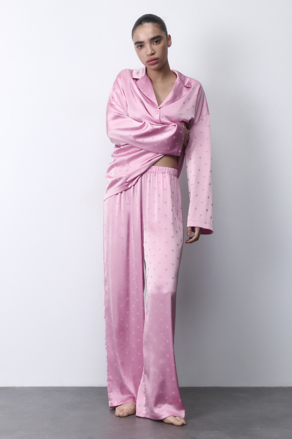 Брюки домашние атласные с сердечками - цвет розовый - 6