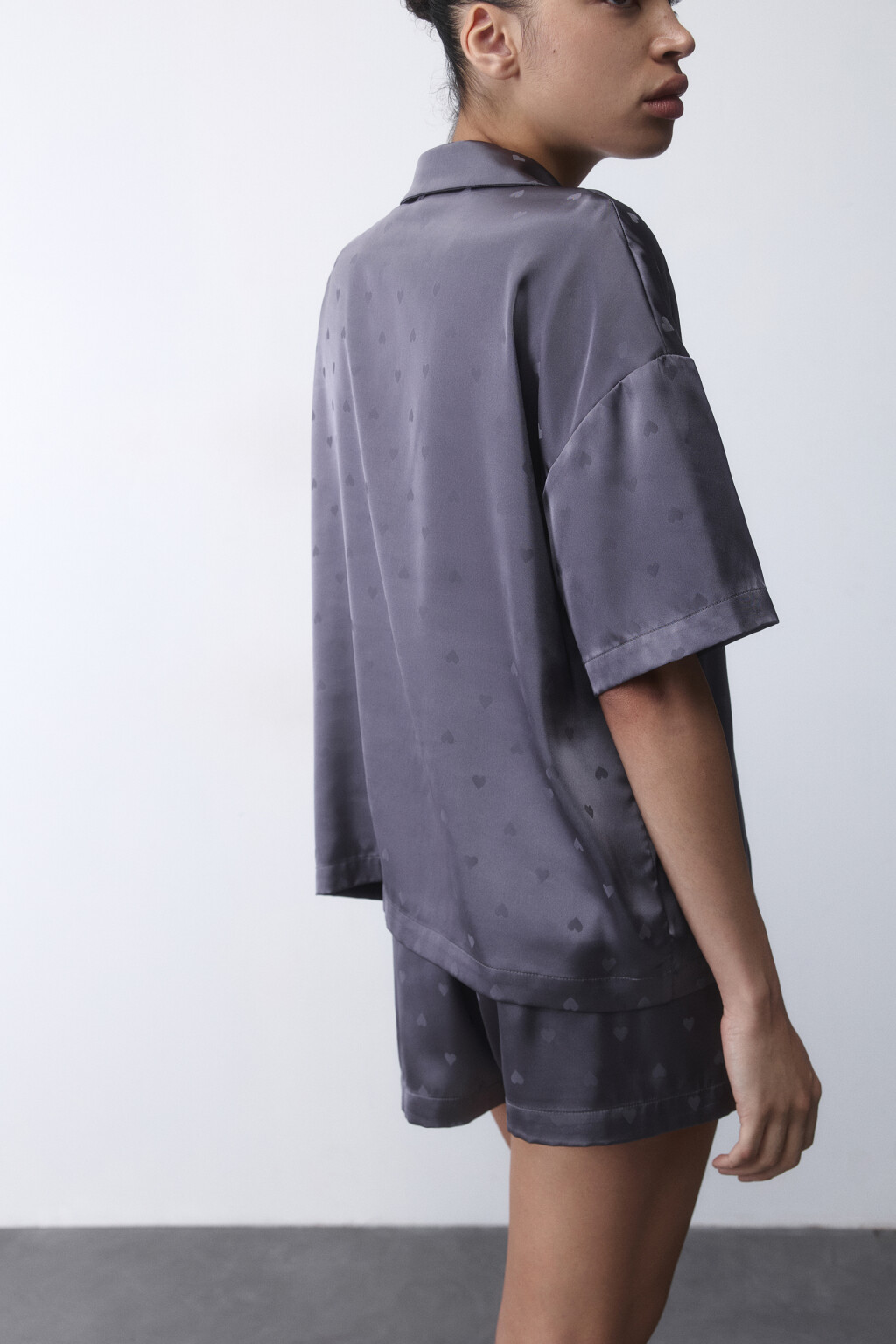 Блузка домашняя атласная с сердечками - цвет серый - 2