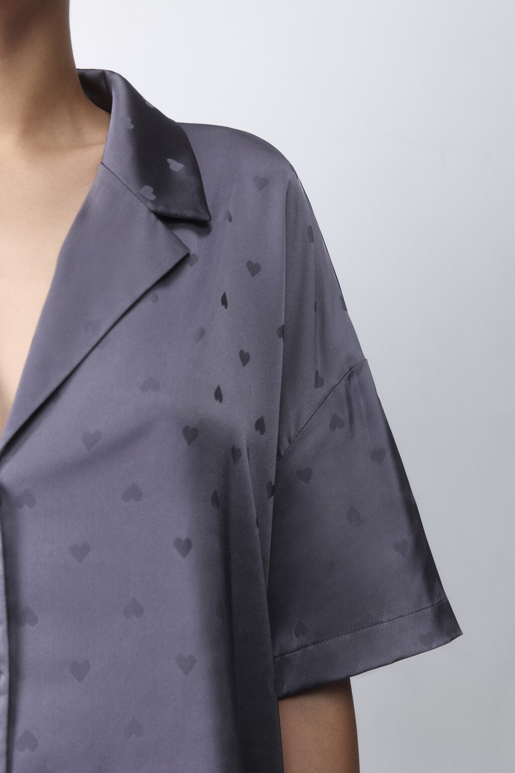 Блузка домашняя атласная с сердечками - цвет серый - 8