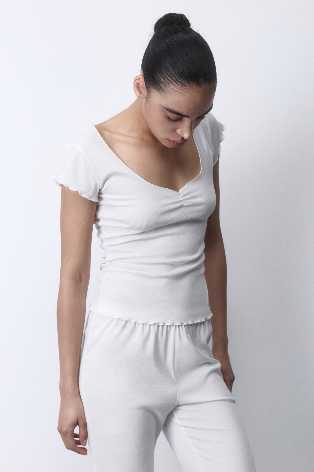 Топ домашний трикотажный с волнистыми краями - цвет ванильный - 3