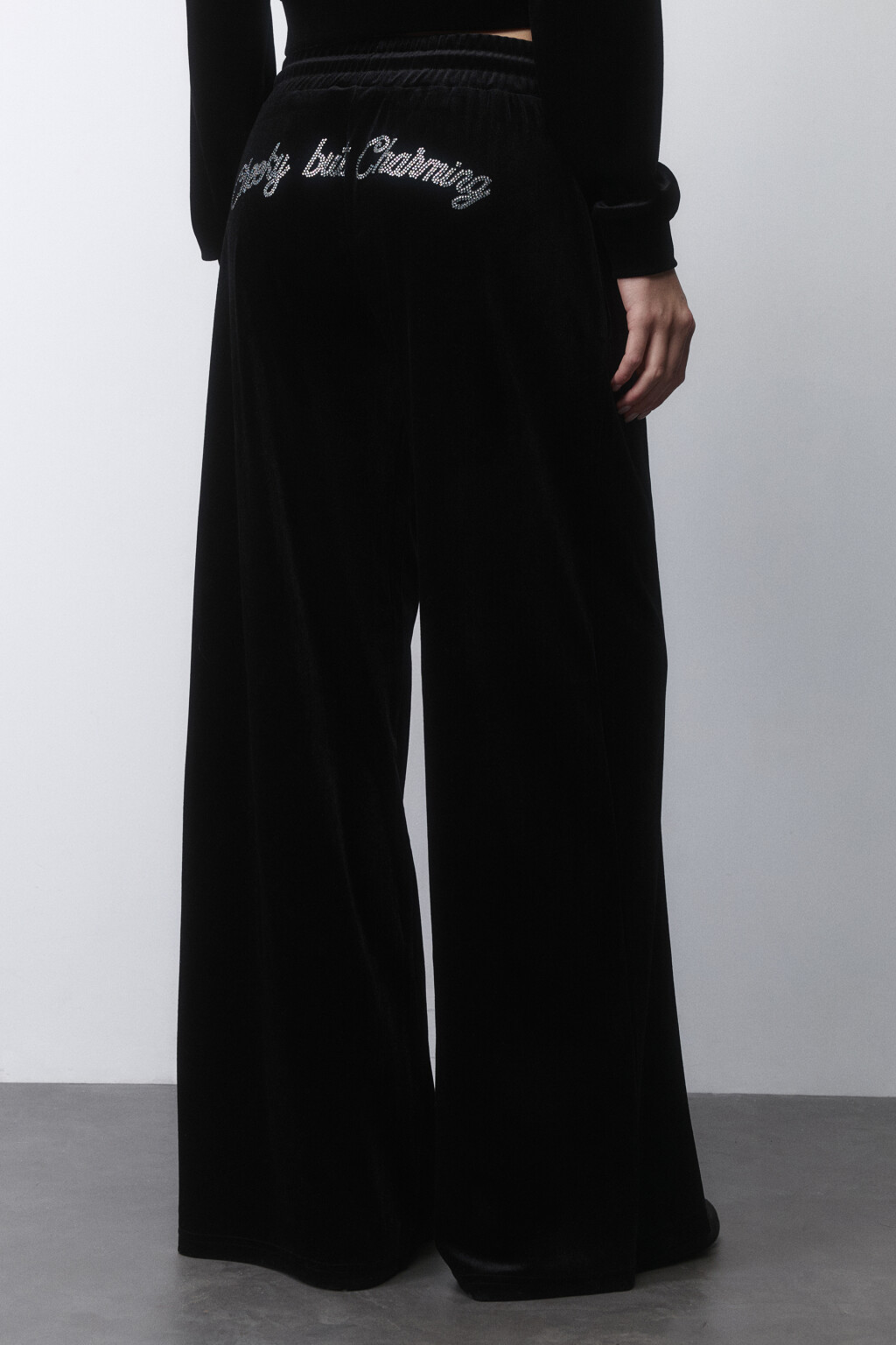 Брюки велюровые с принтом из страз - цвет черный - 5