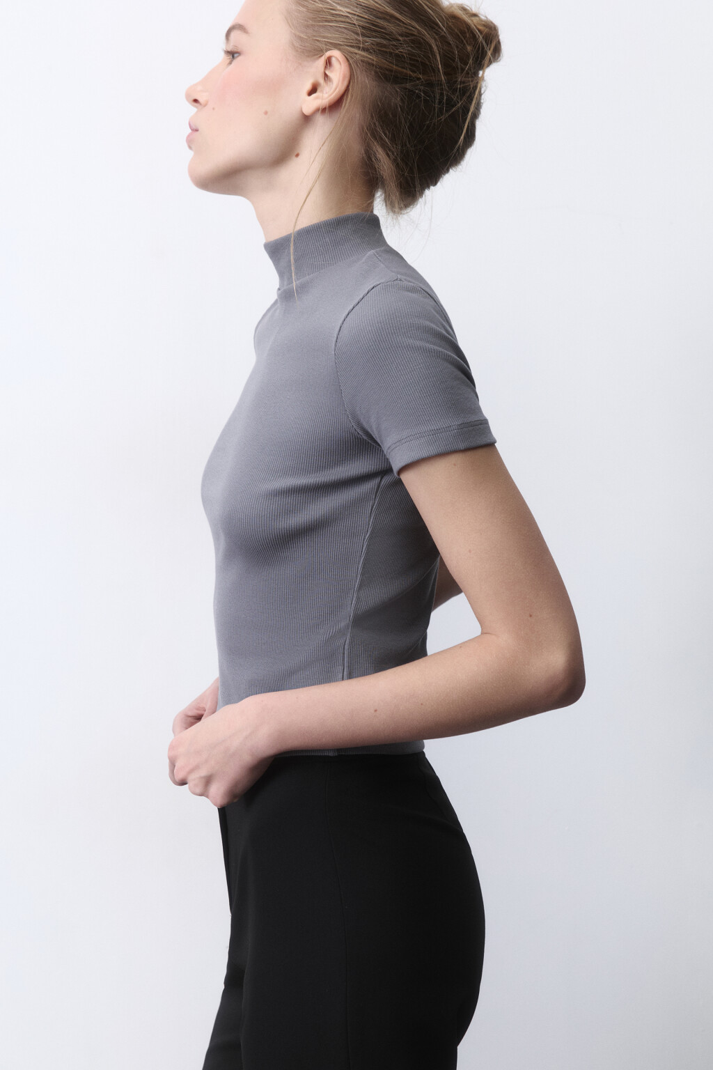 Футболка облегающая с воротником-стойкой - цвет серый - 1