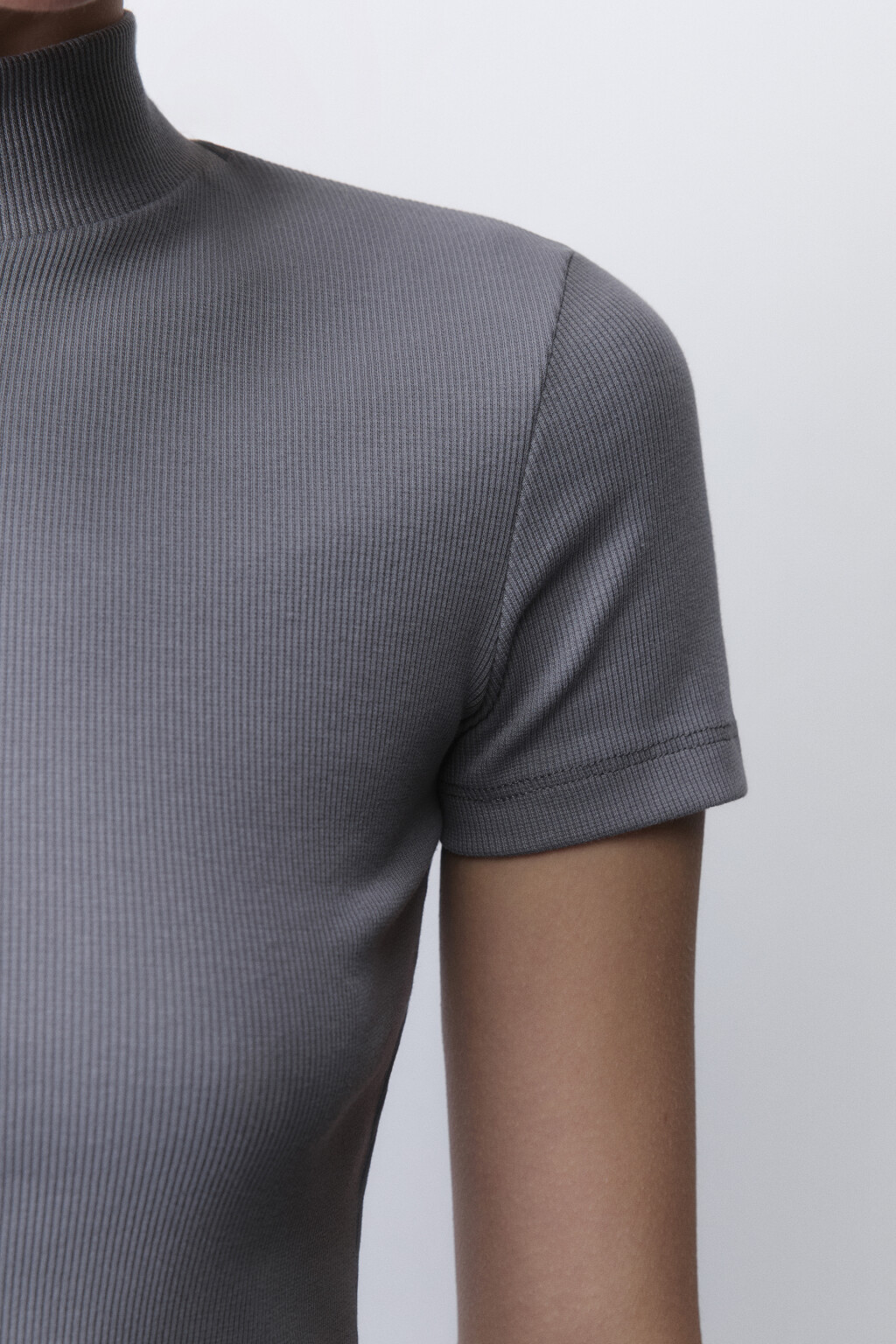 Футболка облегающая с воротником-стойкой - цвет серый - 7