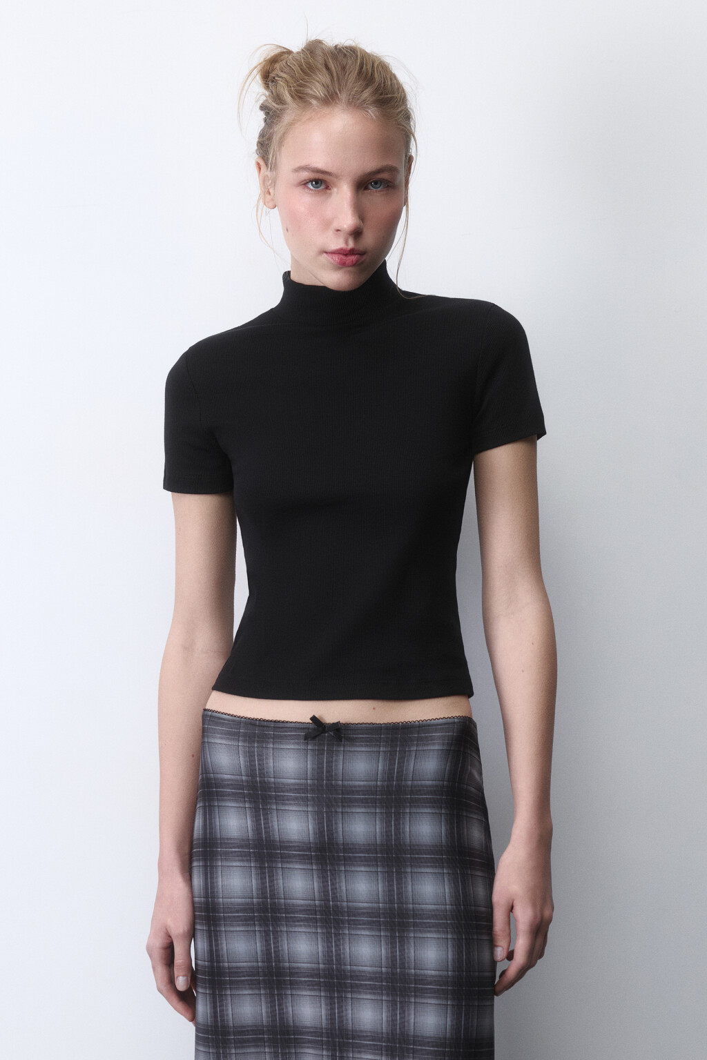 Футболка облегающая с воротником-стойкой - цвет черный - 2