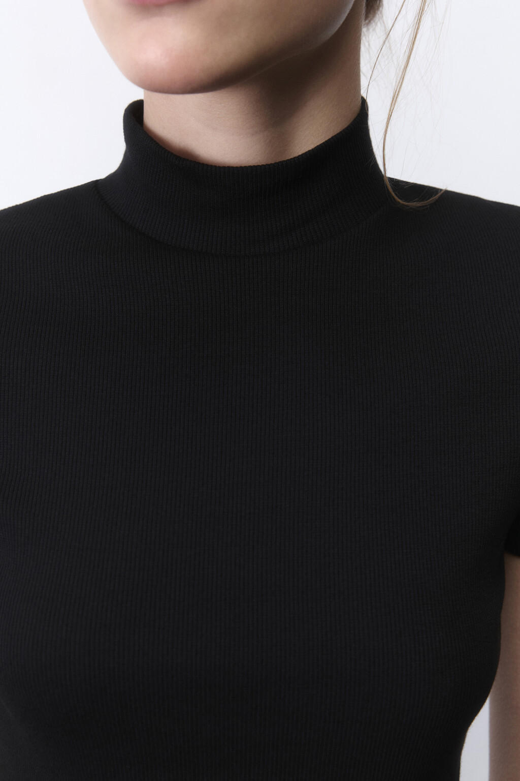 Футболка облегающая с воротником-стойкой - цвет черный - 6