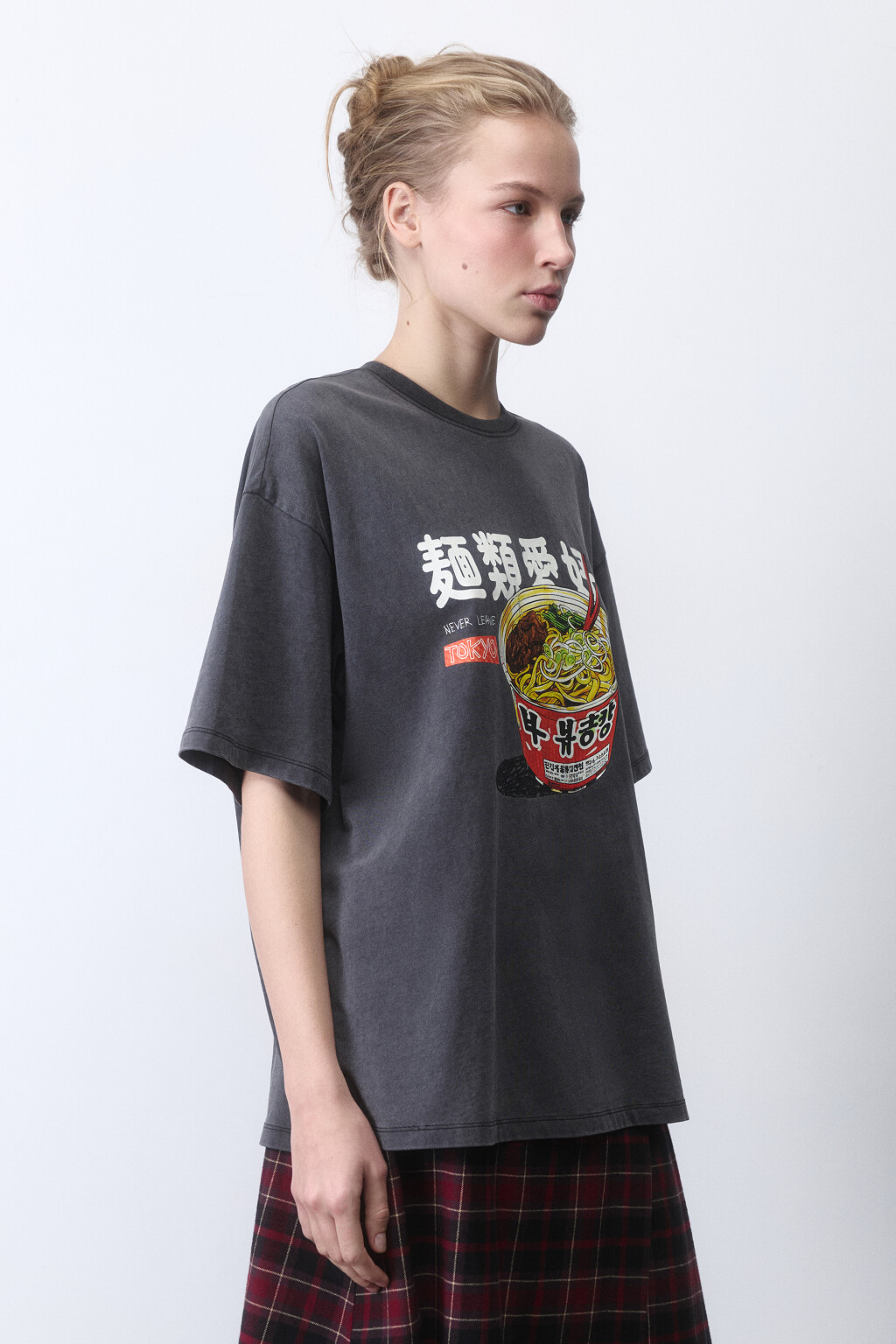 Футболка oversize с вареным эффектом и принтом - цвет серый - 3