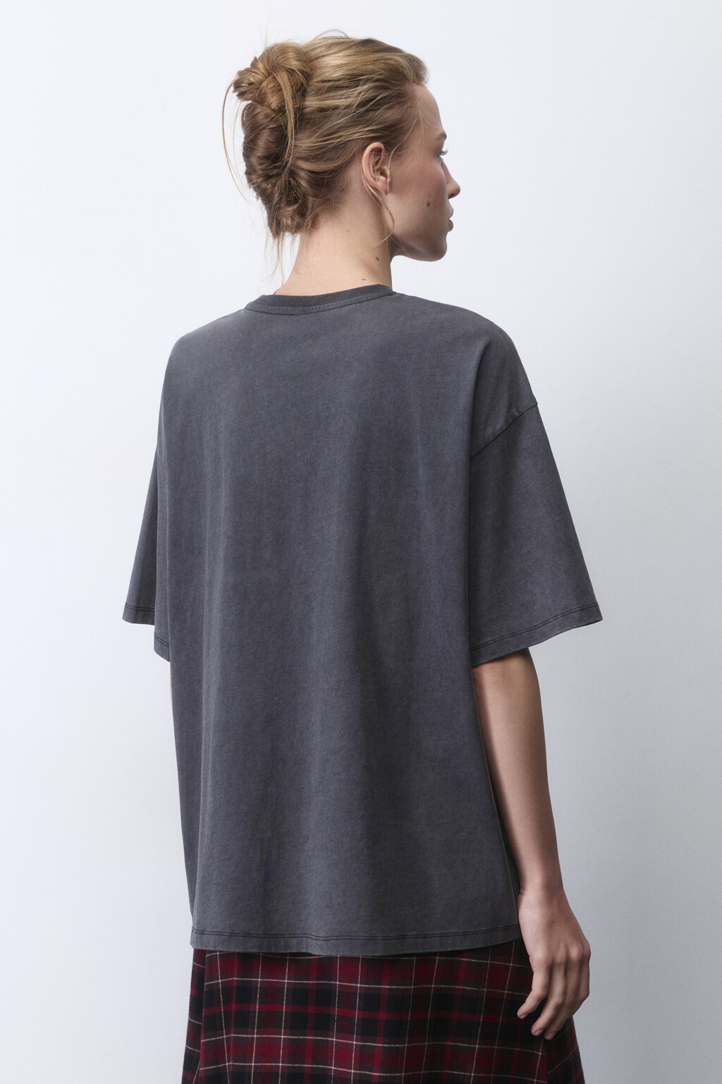 Футболка oversize с вареным эффектом и принтом - цвет серый - 4