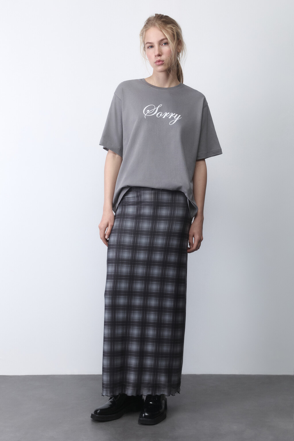 Футболка прямая хлопковая с принтом-надписью - цвет серый - 4