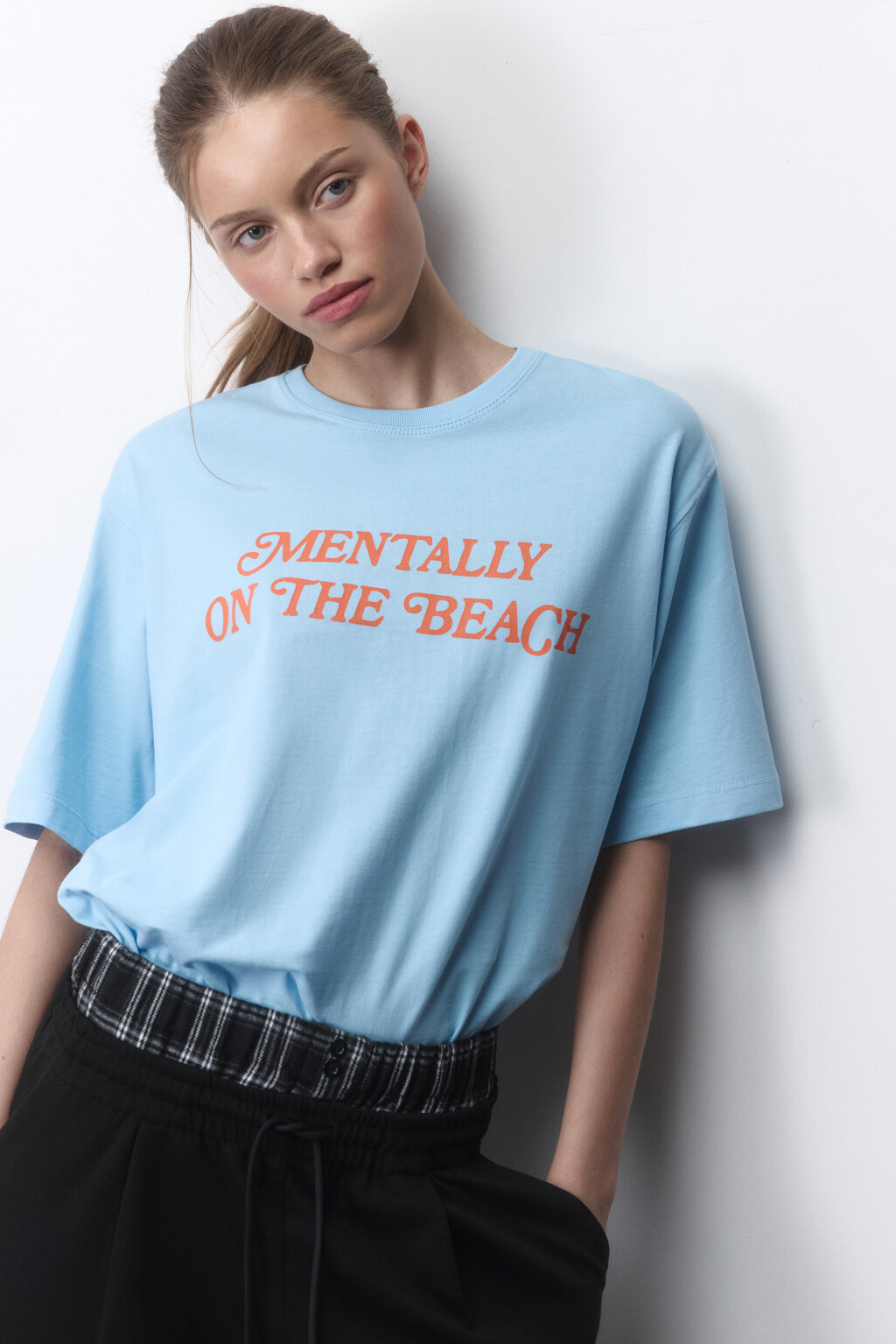 Футболка прямая хлопковая с принтом-надписью - цвет голубой - 1