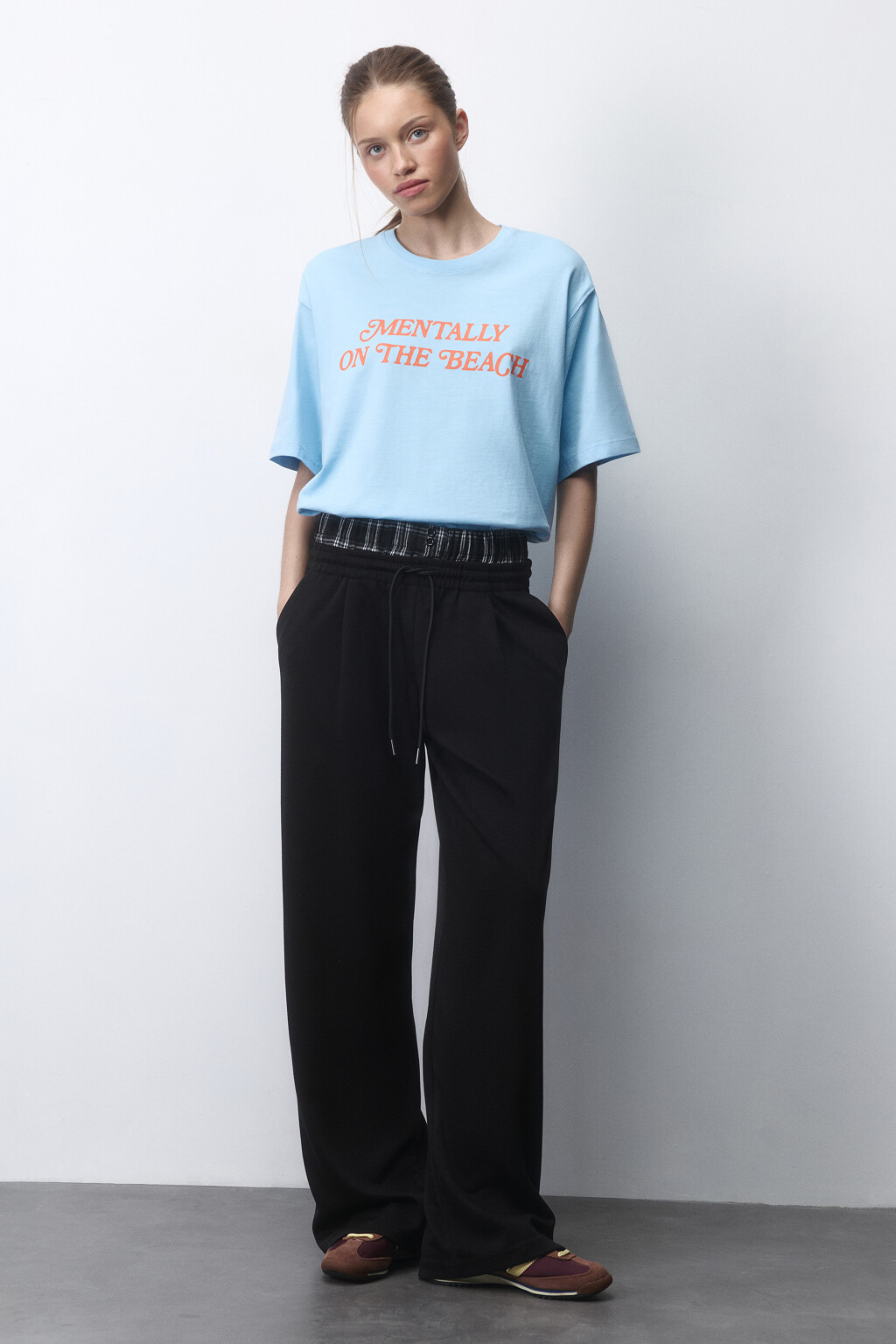 Футболка прямая хлопковая с принтом-надписью - цвет голубой - 4