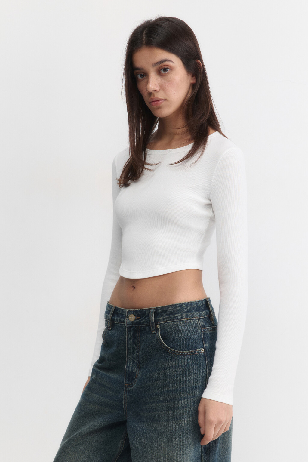 Лонгслив укороченный в рубчик - цвет молочный - 3