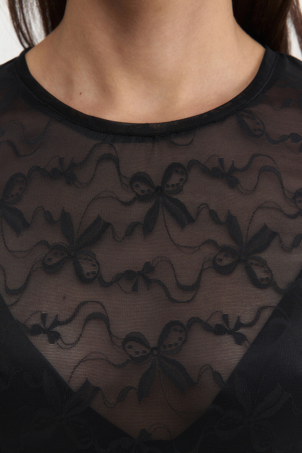 Лонгслив приталенный сетчатый с принтом-бантиками - цвет черный - 6