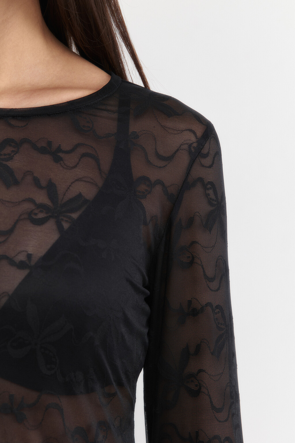 Лонгслив приталенный сетчатый с принтом-бантиками - цвет черный - 7