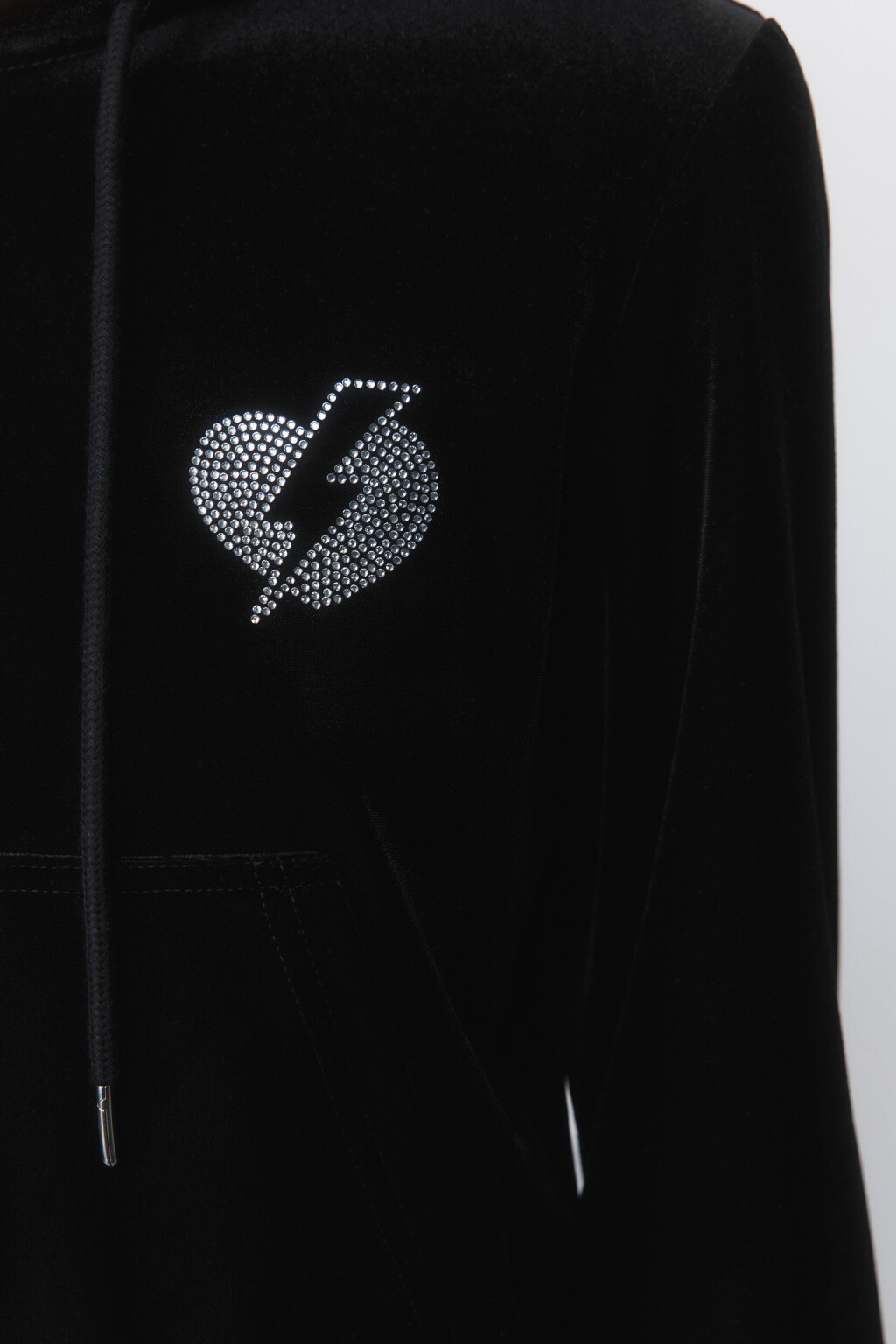 Толстовка велюровая с принтом из страз - цвет черный - 8
