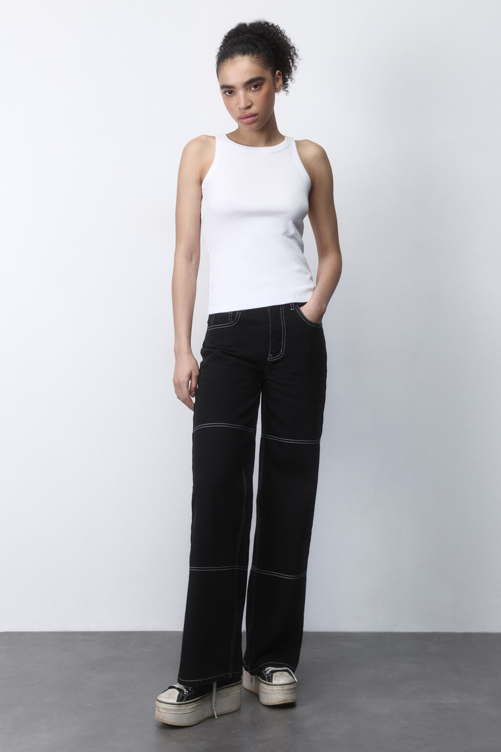 Джинсы широкие с контрастными швами - цвет черный - 5