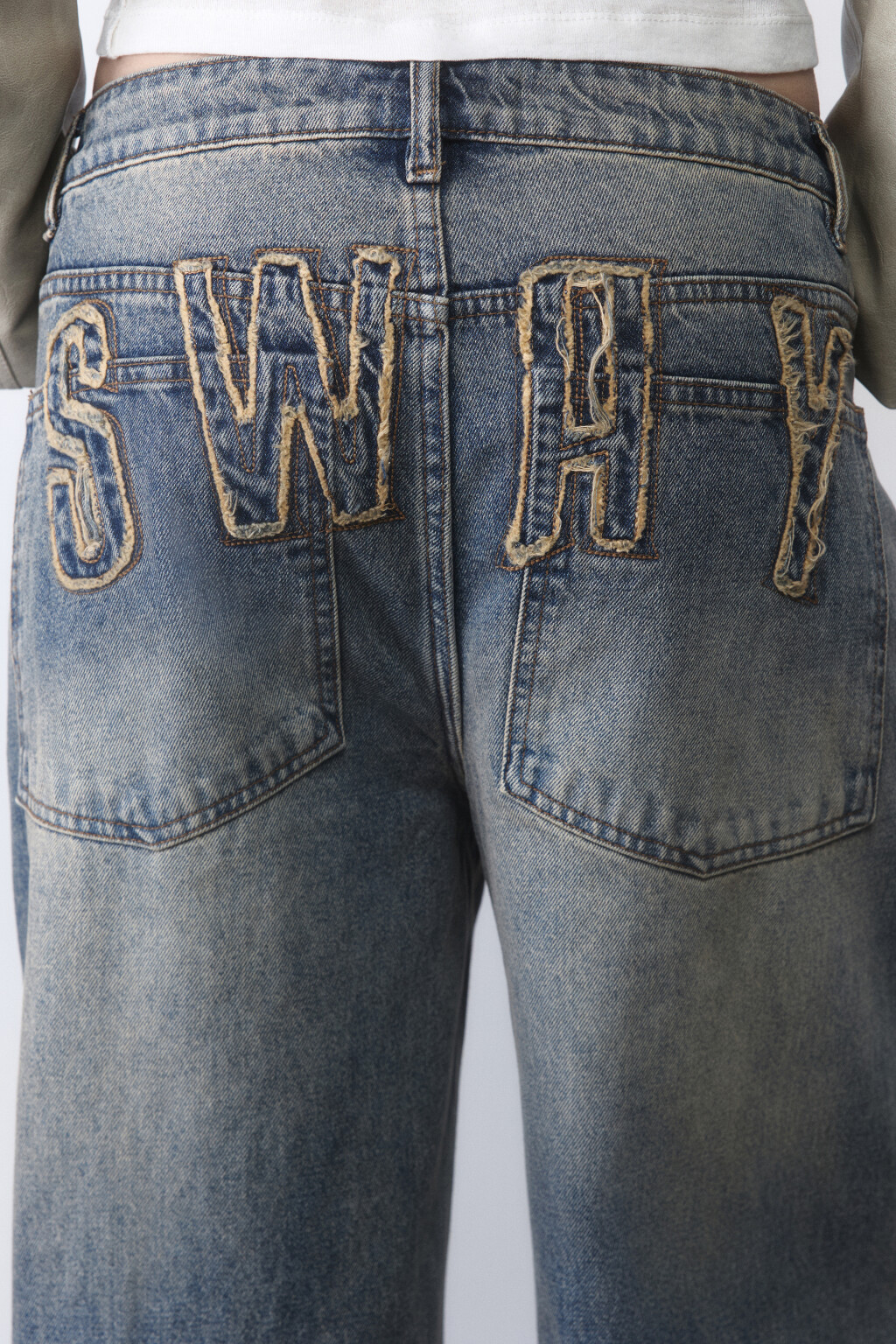 Джинсы baggy fit с аппликацией - цвет темный тинт - 6