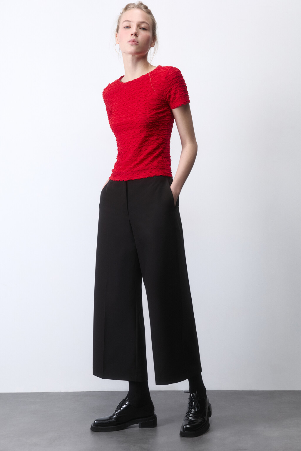 Брюки-кюлоты широкие костюмные со стрелками - цвет черный - 1