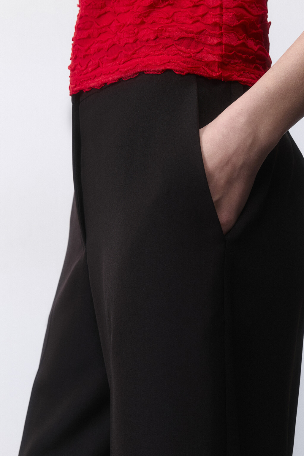 Брюки-кюлоты широкие костюмные со стрелками - цвет черный - 6