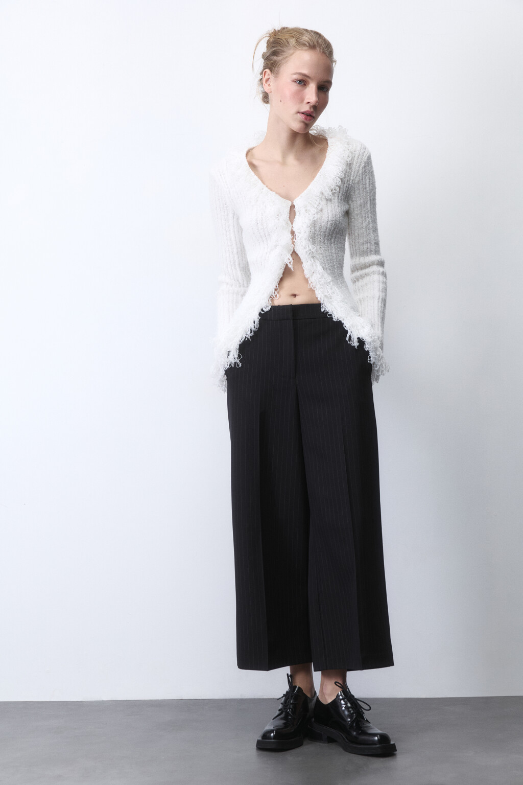 Брюки-кюлоты широкие костюмные со стрелками - цвет черный - 1