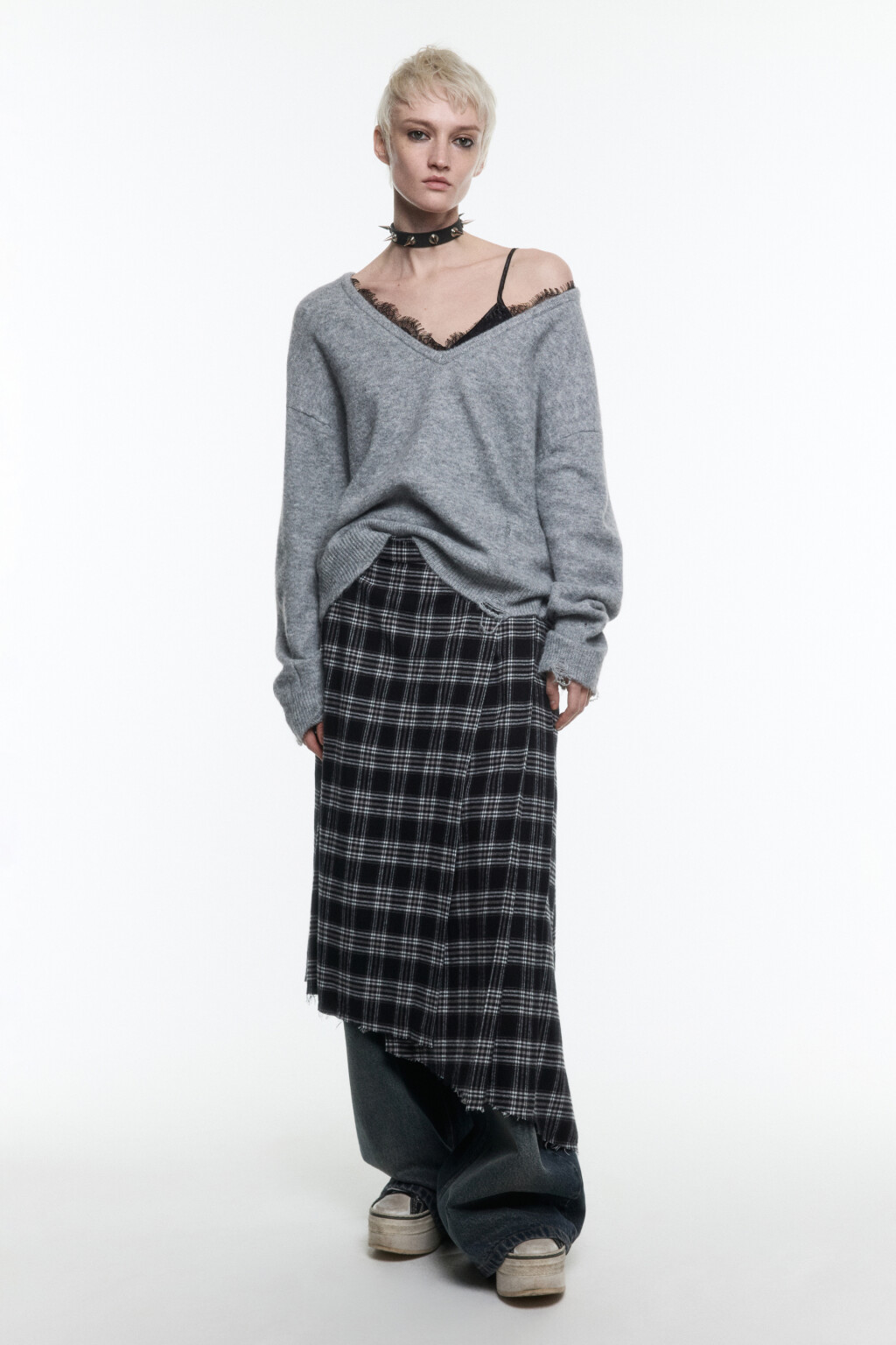 Юбка асимметричная с запахом и открытыми срезами - цвет черный - 7