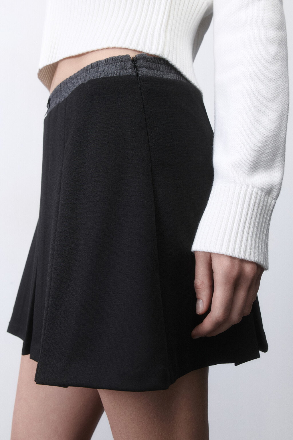 Юбка-шорты в складку с бельевым поясом - цвет черный - 7