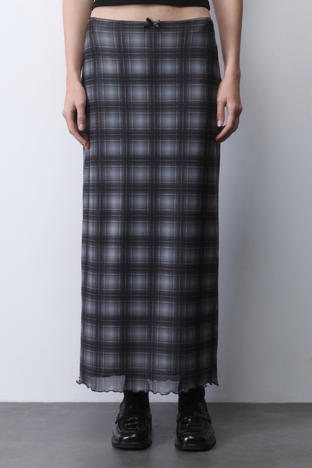 Юбка макси из сетки с бельевым бантиком - цвет черный - 2