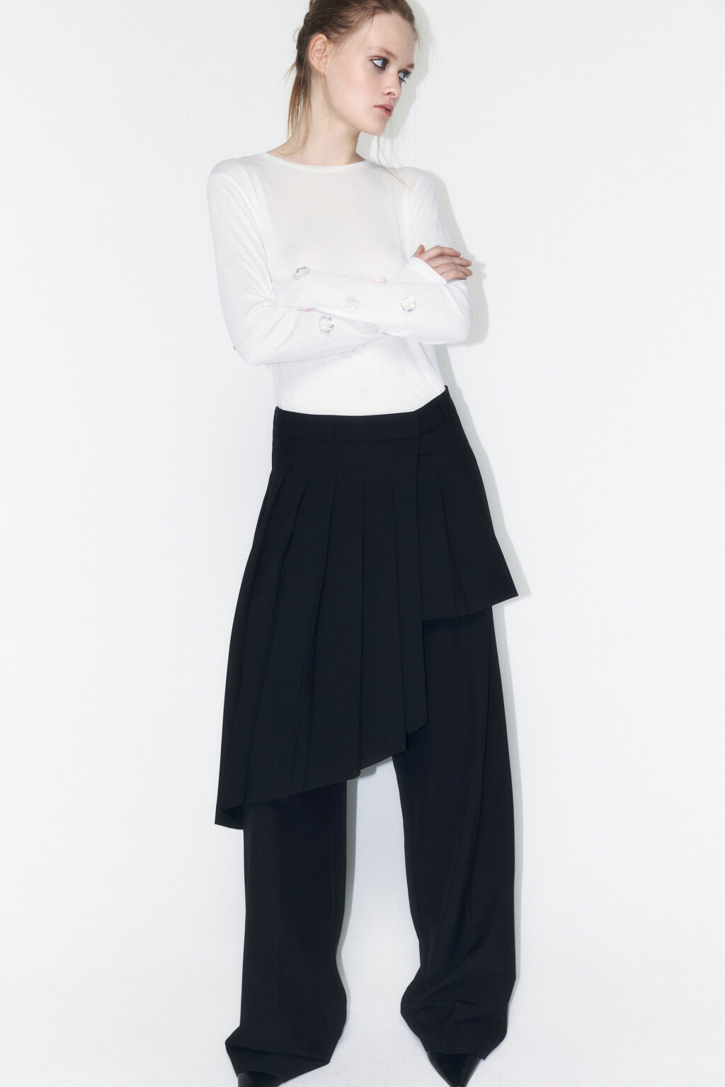 Юбка мини в складку с асимметричной деталью - цвет черный - 9