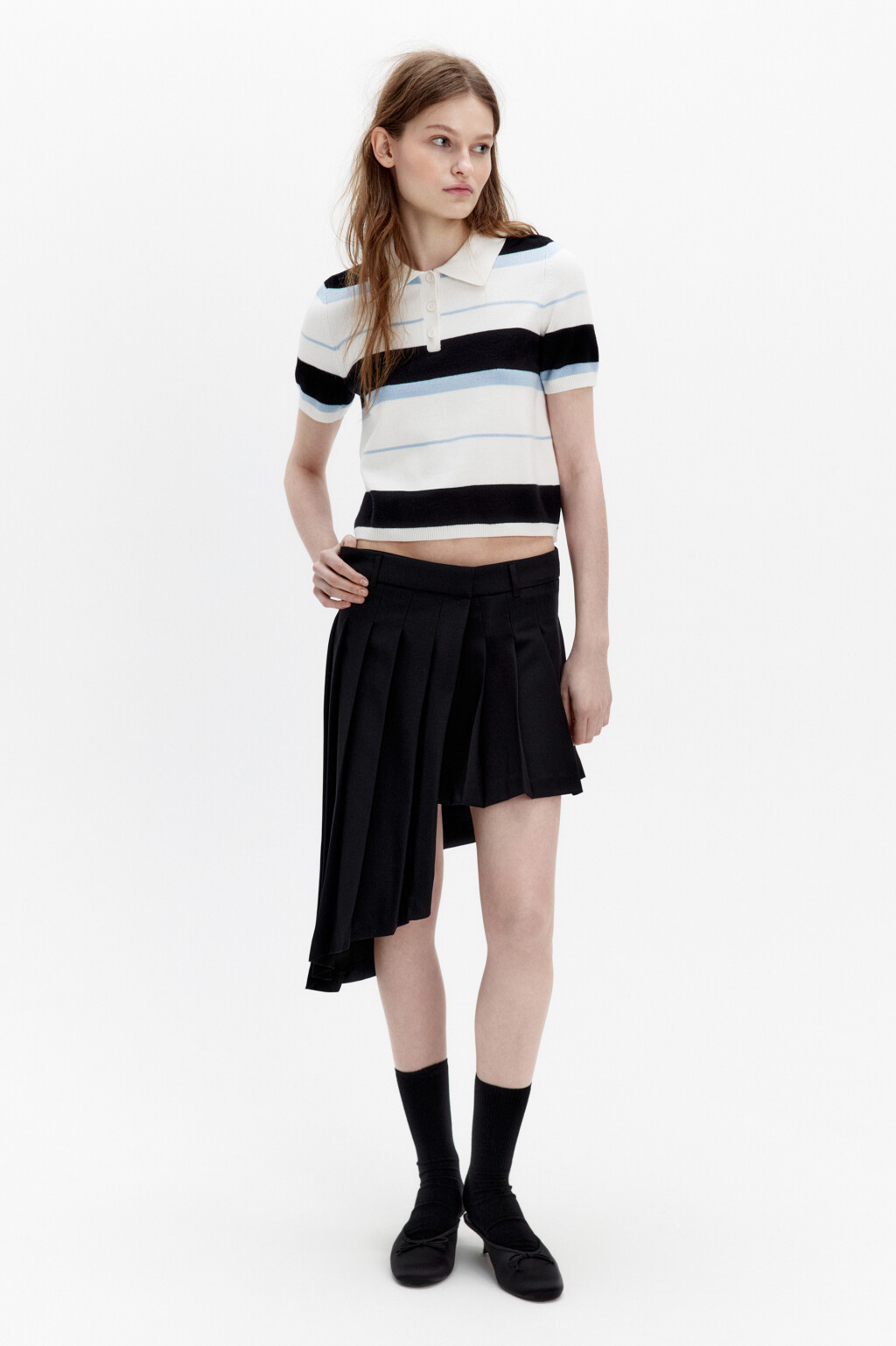 Юбка мини в складку с асимметричной деталью - цвет черный - 4