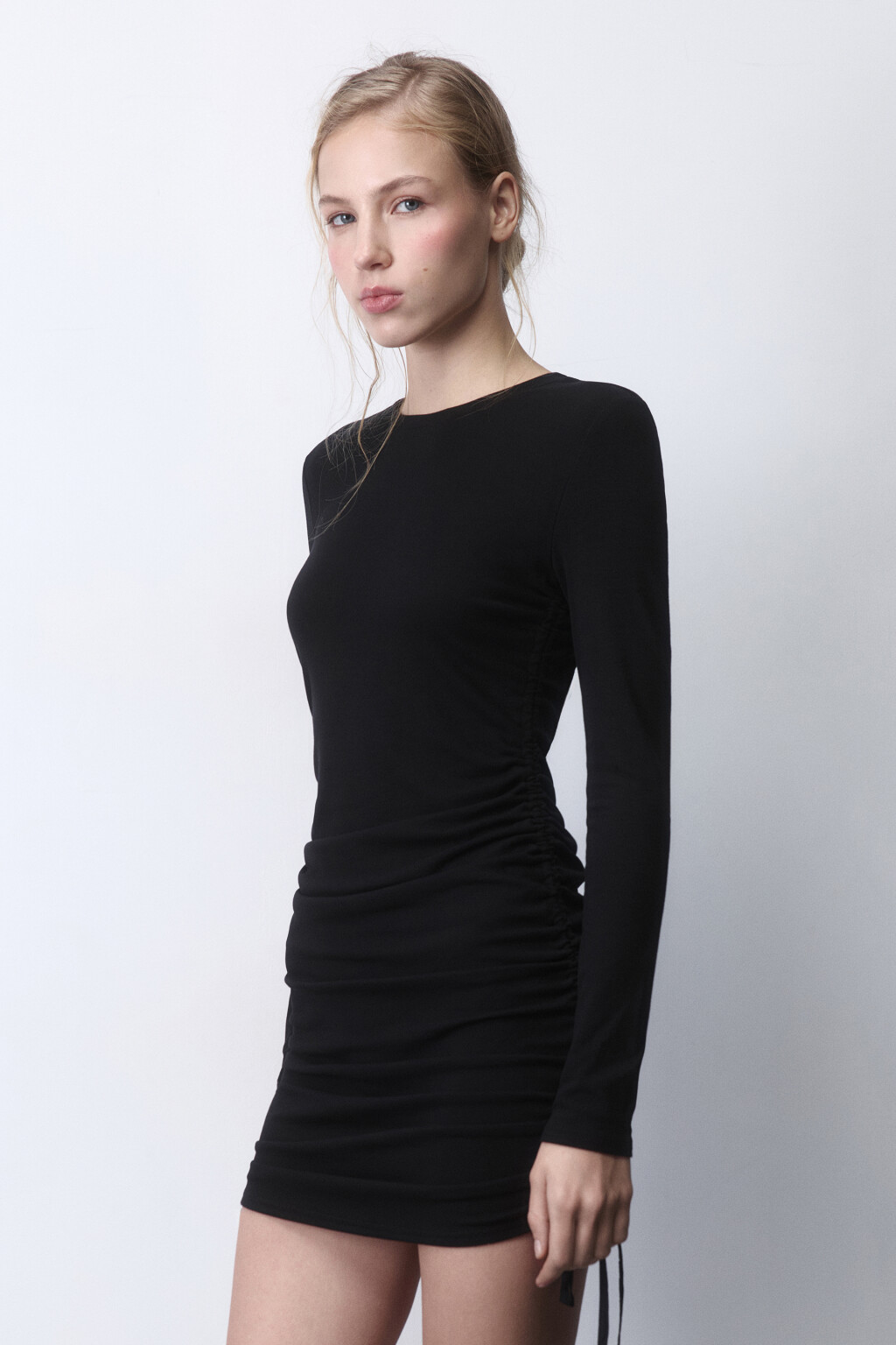 Платье мини облегающее с драпировками и завязками - цвет черный - 3