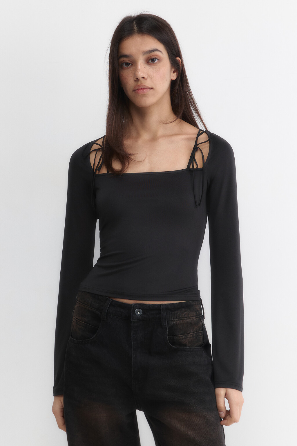 Лонгслив облегающий с вырезом-каре и бантиками - цвет черный - 2
