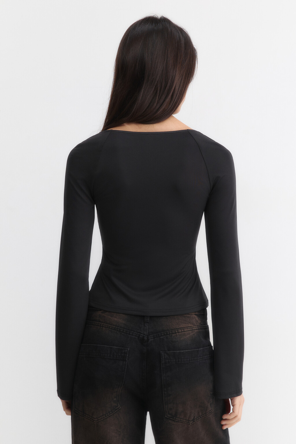 Лонгслив облегающий с вырезом-каре и бантиками - цвет черный - 4