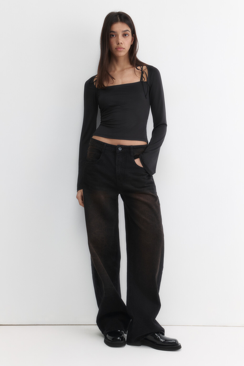 Лонгслив облегающий с вырезом-каре и бантиками - цвет черный - 5