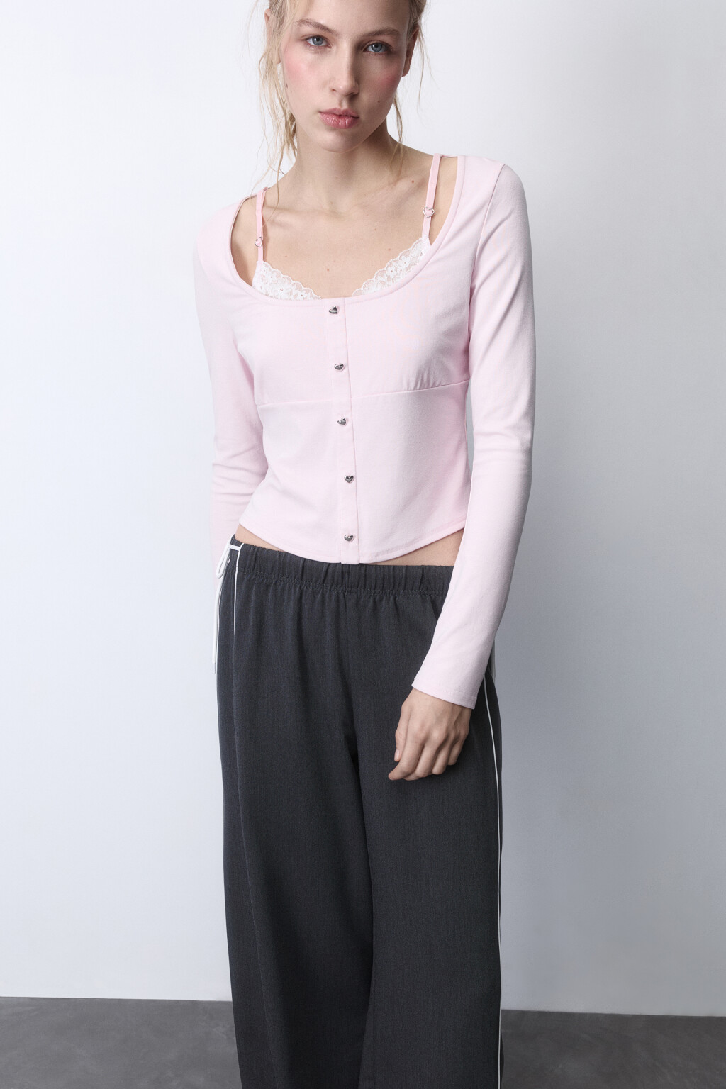 Лонгслив облегающий с вырезом-каре и кружевом - цвет розовый - 2