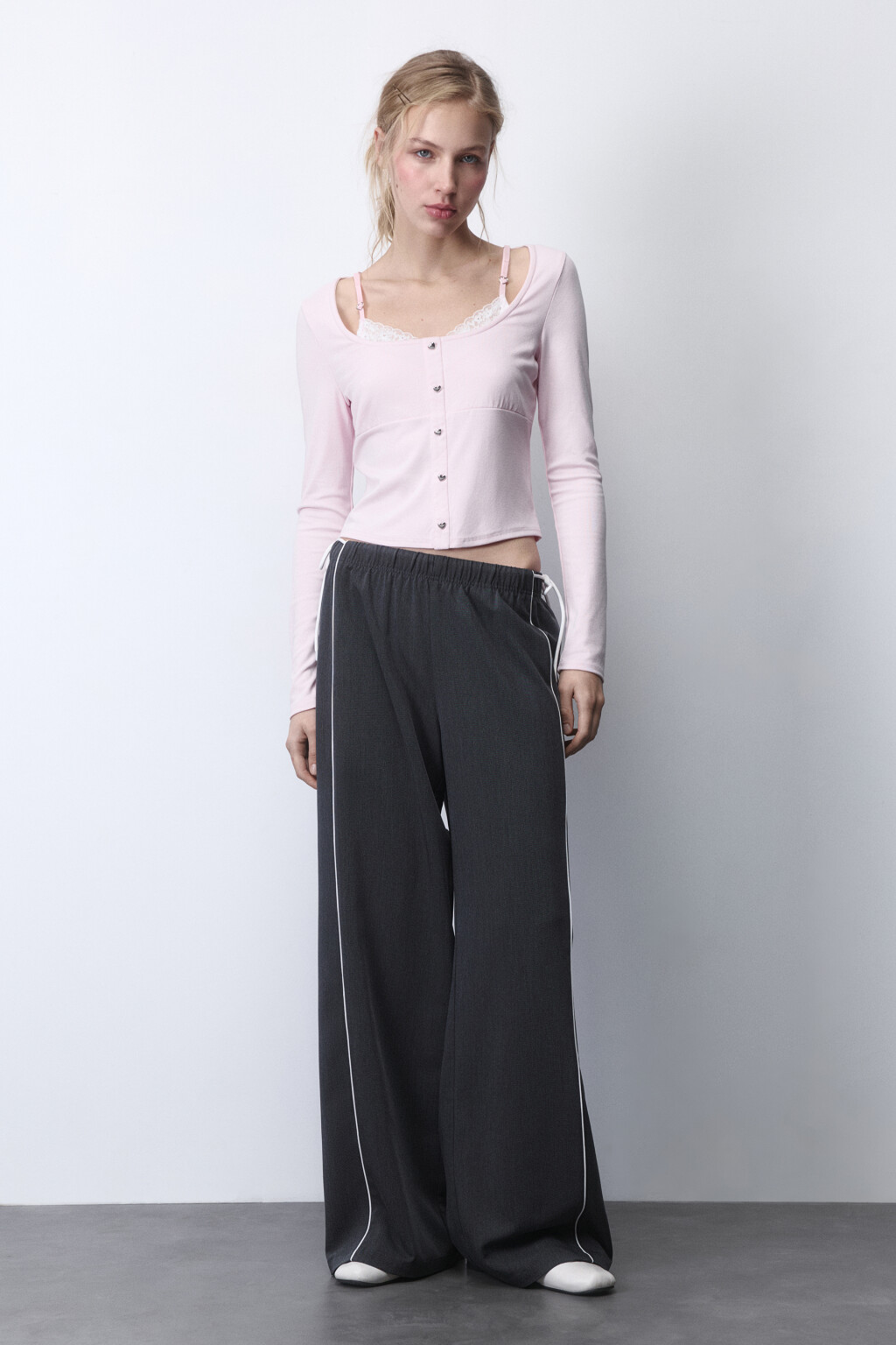 Лонгслив облегающий с вырезом-каре и кружевом - цвет розовый - 6