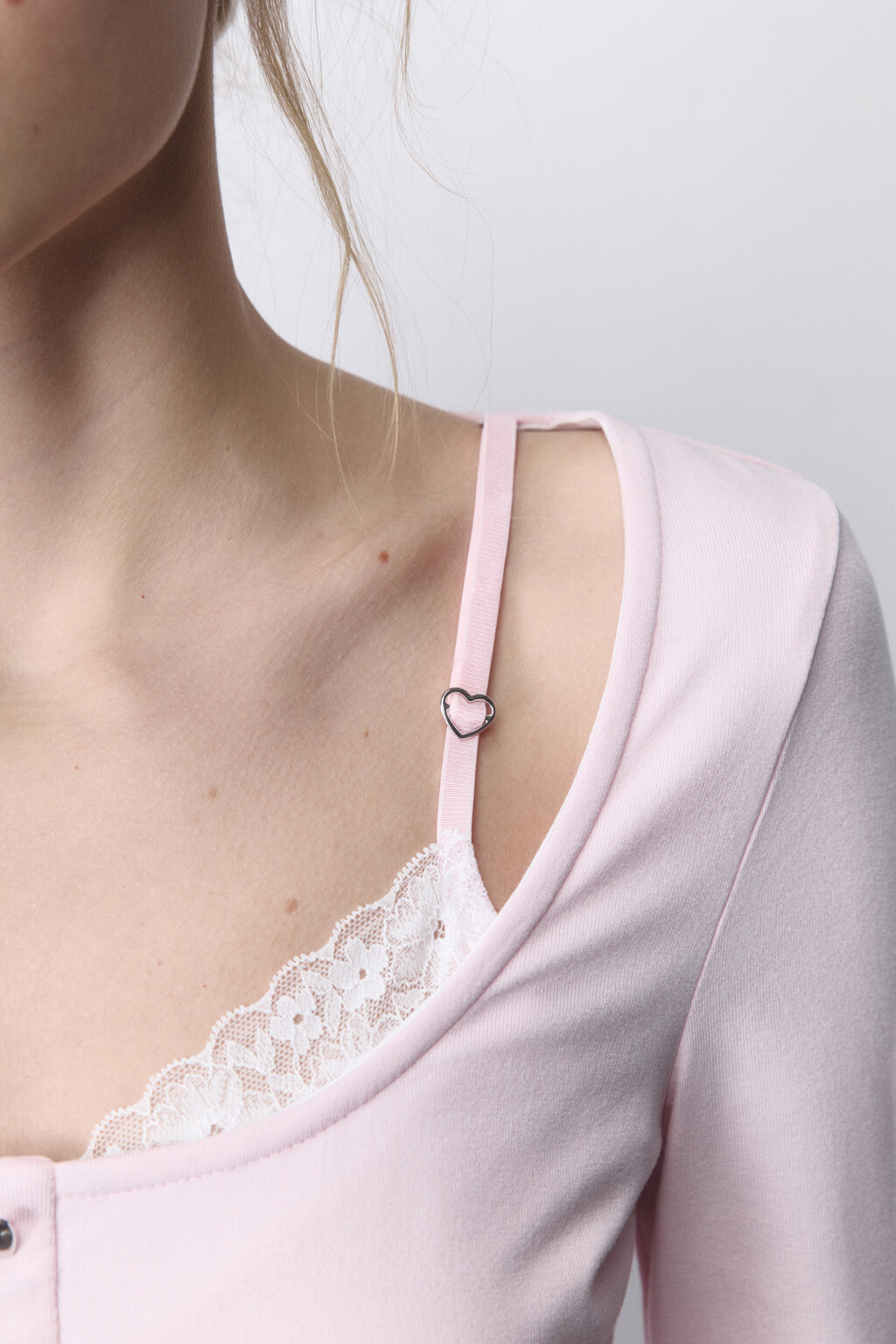 Лонгслив облегающий с вырезом-каре и кружевом - цвет розовый - 7