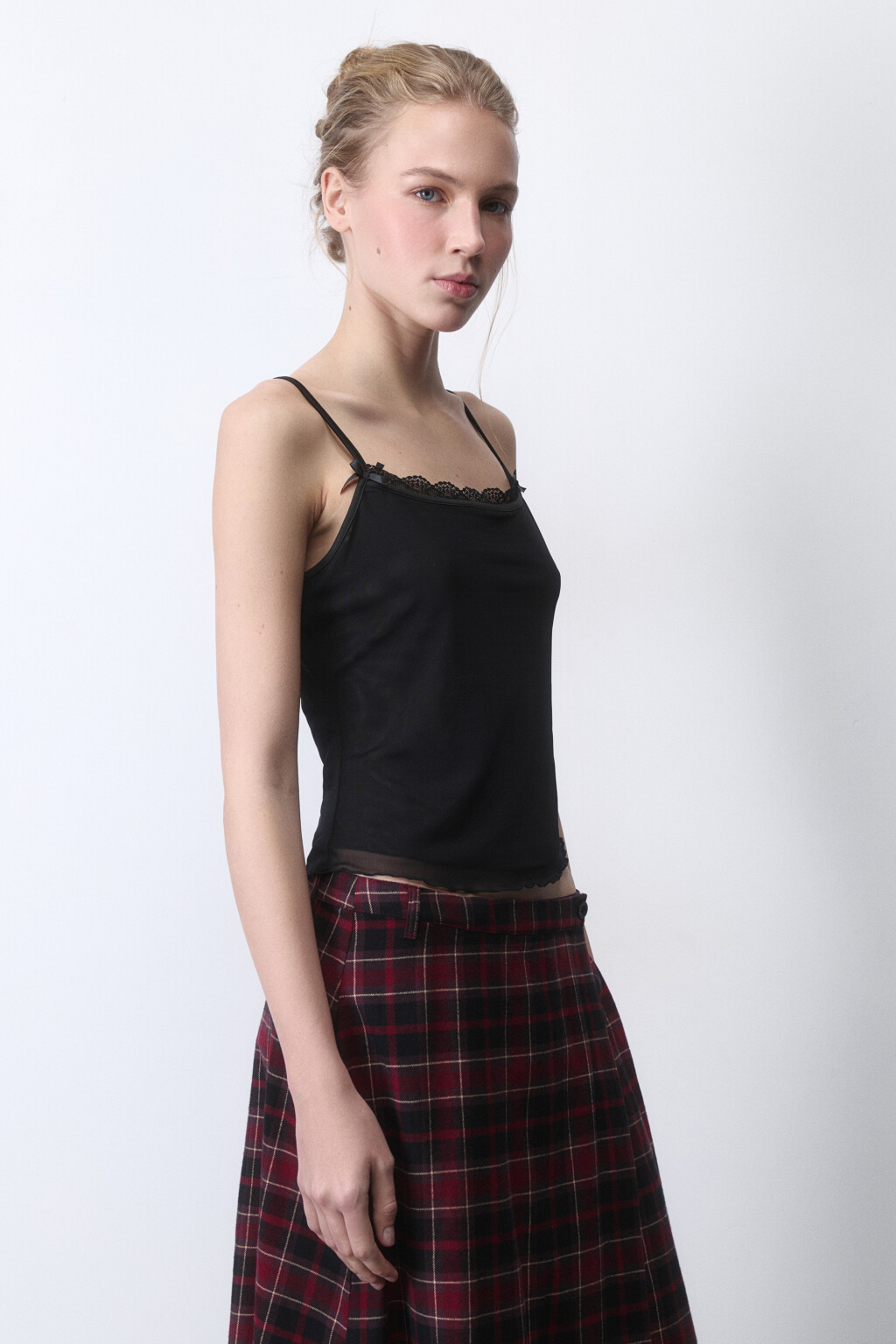 Майка двуслойная сетчатая с бельевым кружевом - цвет черный - 3