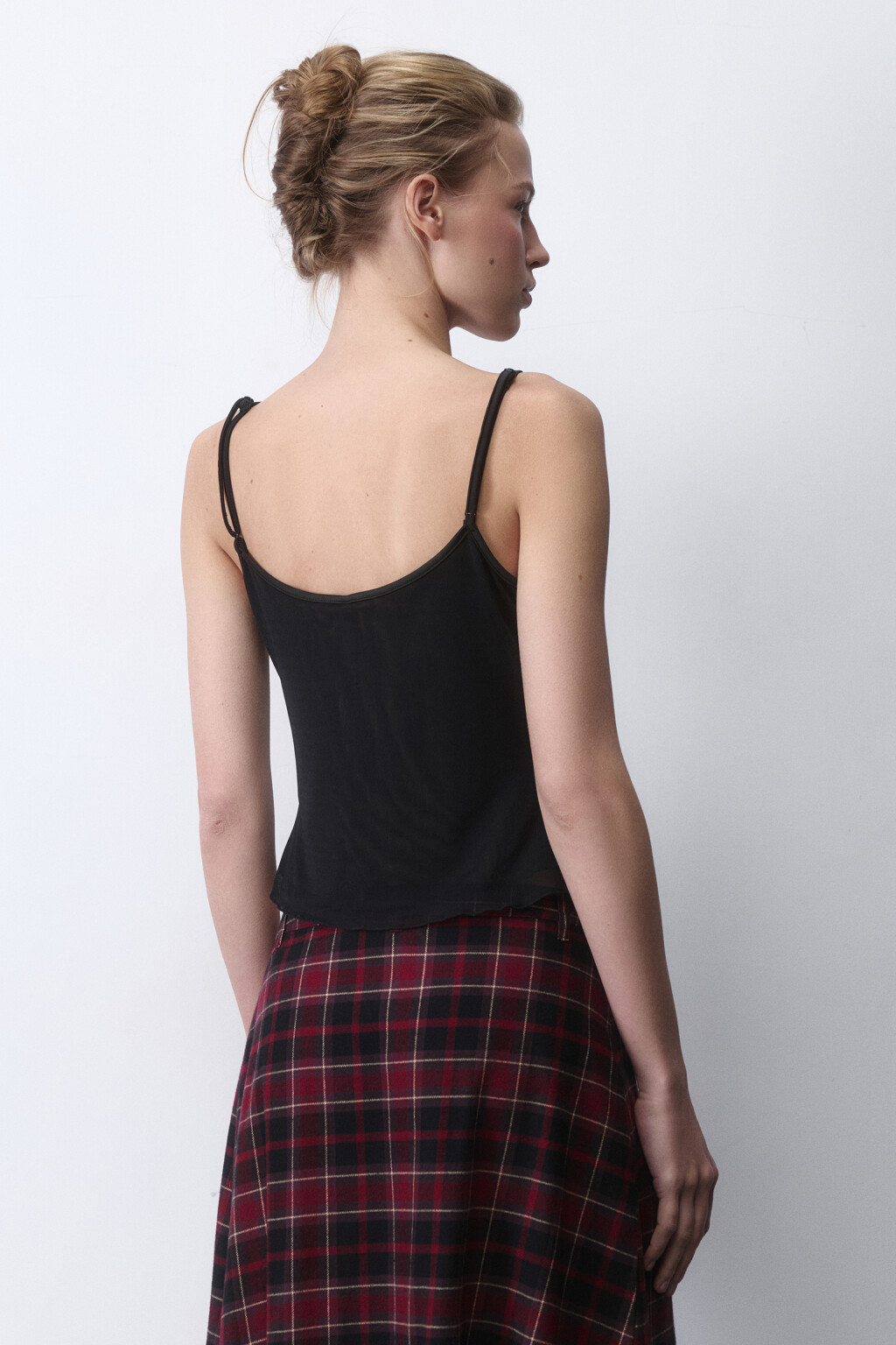 Майка двуслойная сетчатая с бельевым кружевом - цвет черный - 4