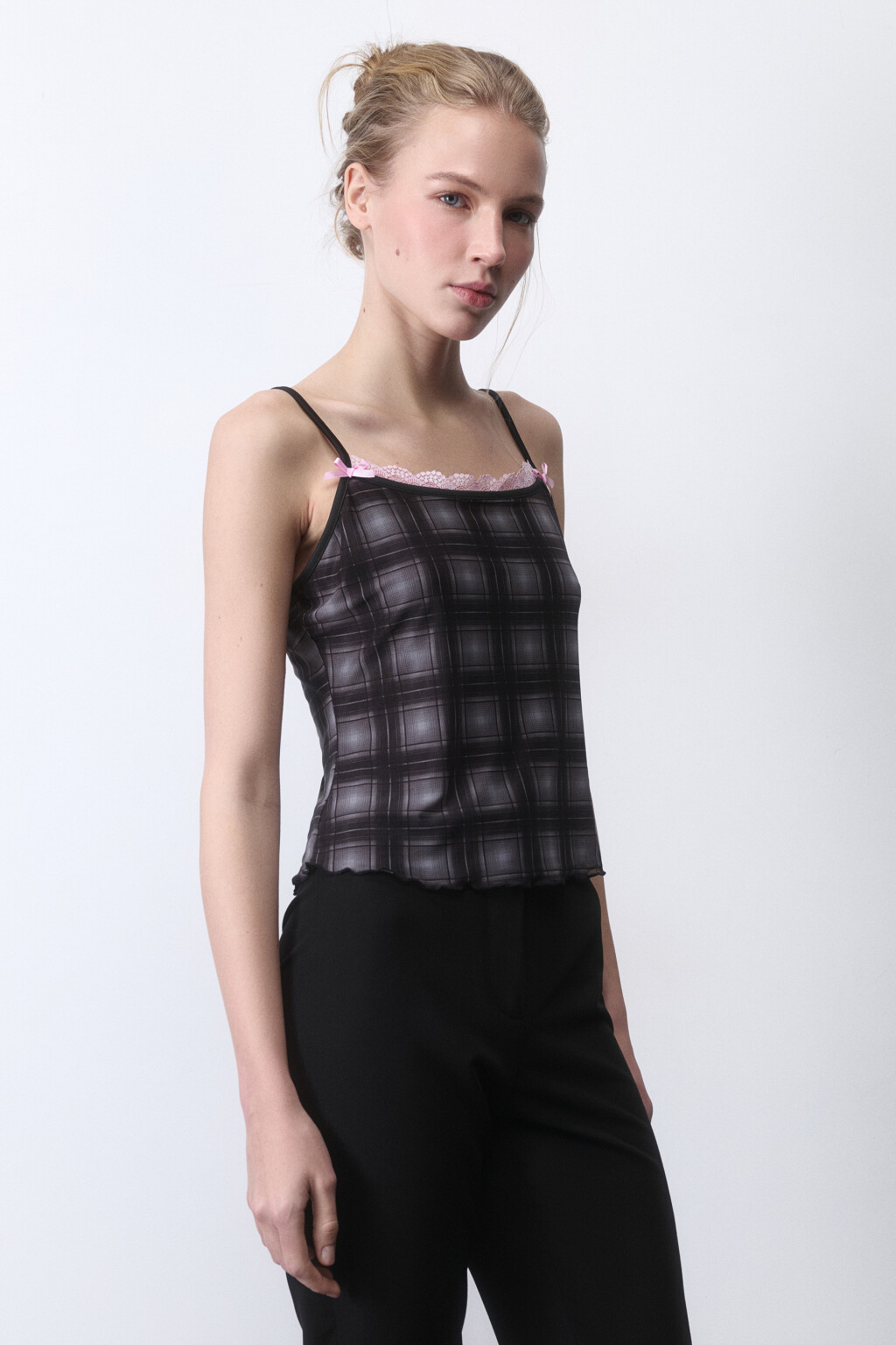 Майка двуслойная сетчатая с бельевым кружевом - цвет черный - 3