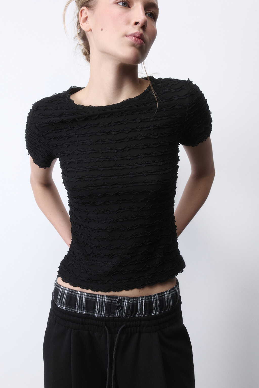 Футболка-топ облегающая с рюшами - цвет черный - 1