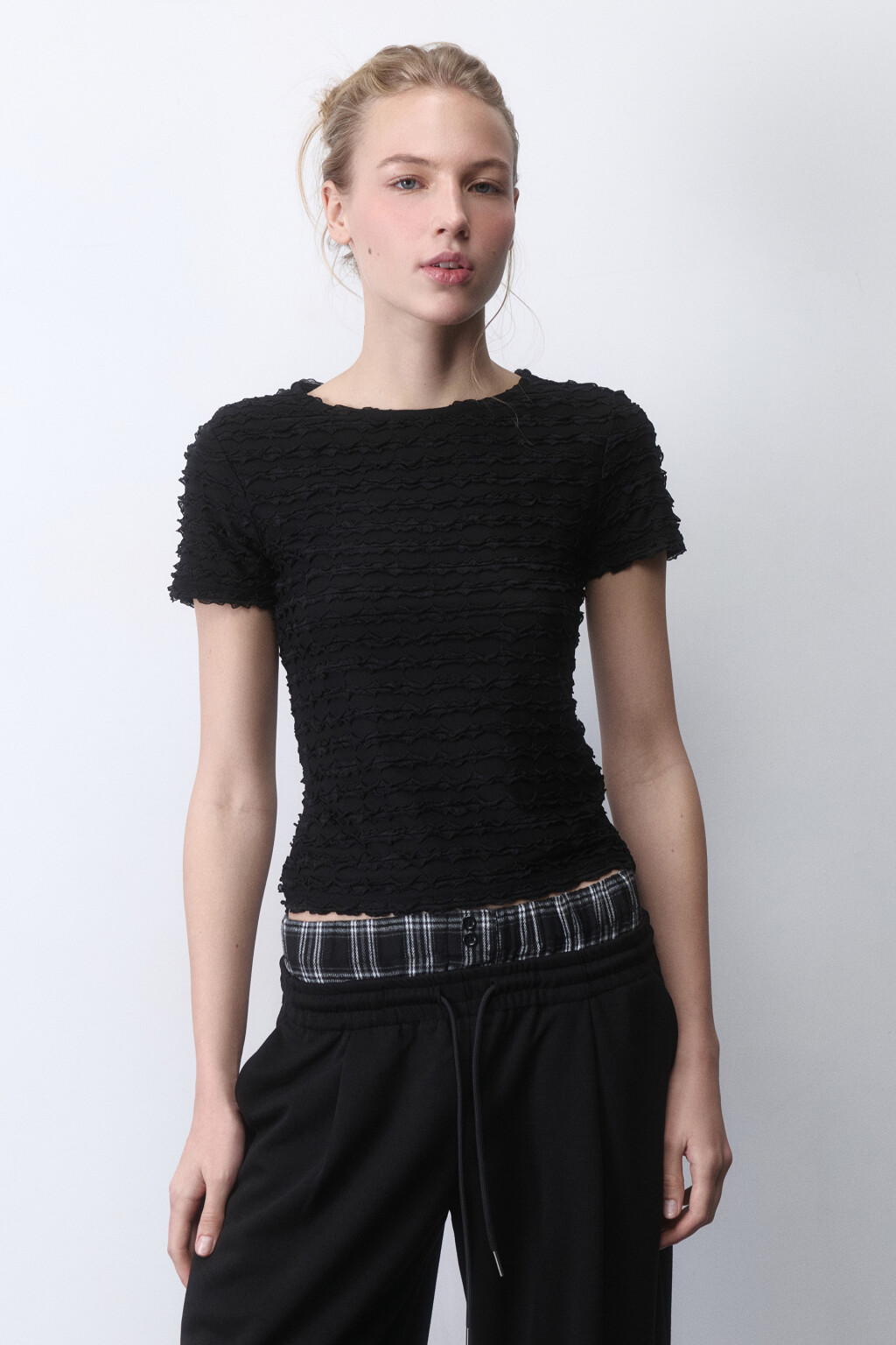 Футболка-топ облегающая с рюшами - цвет черный - 2