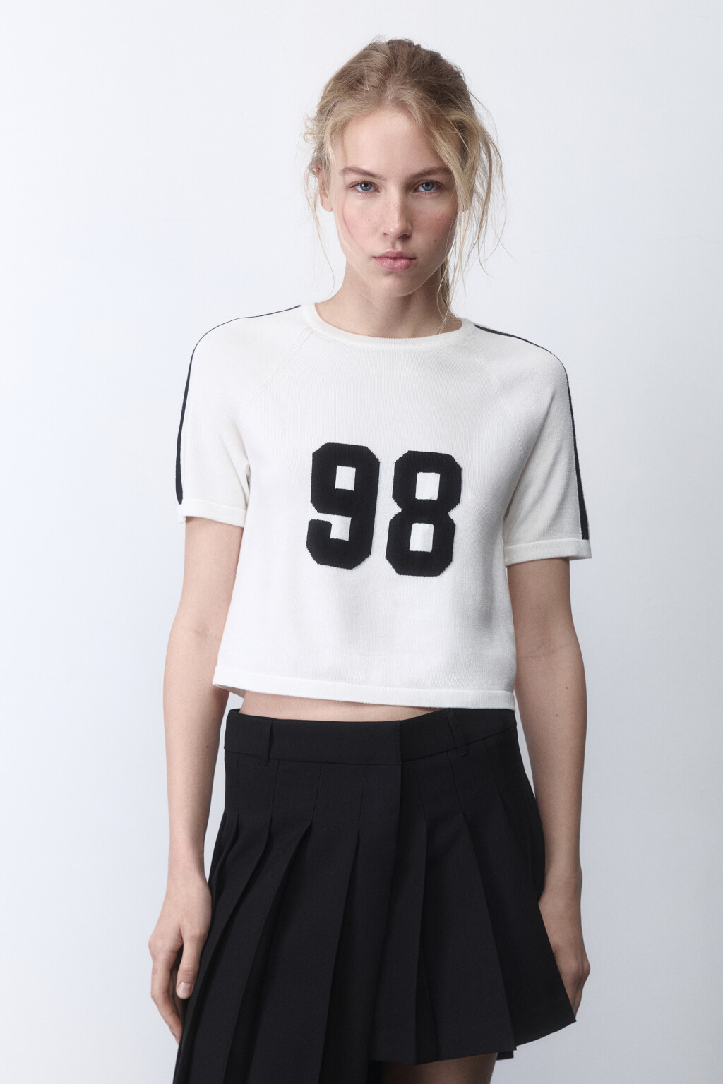 Футболка-топ с лампасами и вышивкой - цвет молочный - 2