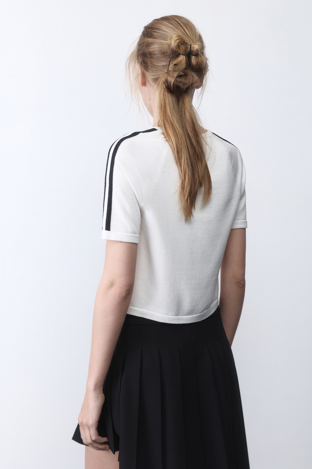 Футболка-топ с лампасами и вышивкой - цвет молочный - 3