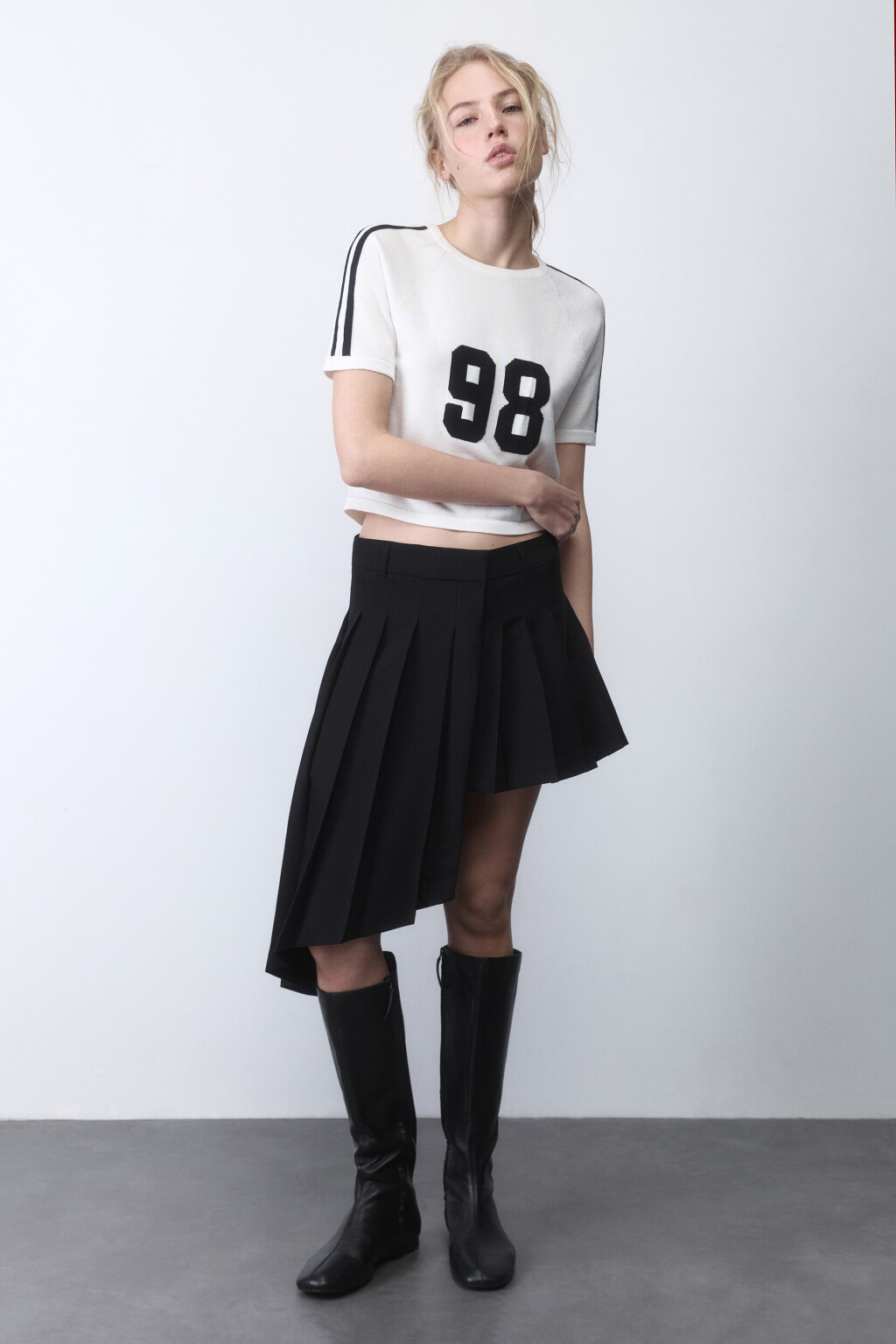 Футболка-топ с лампасами и вышивкой - цвет молочный - 4