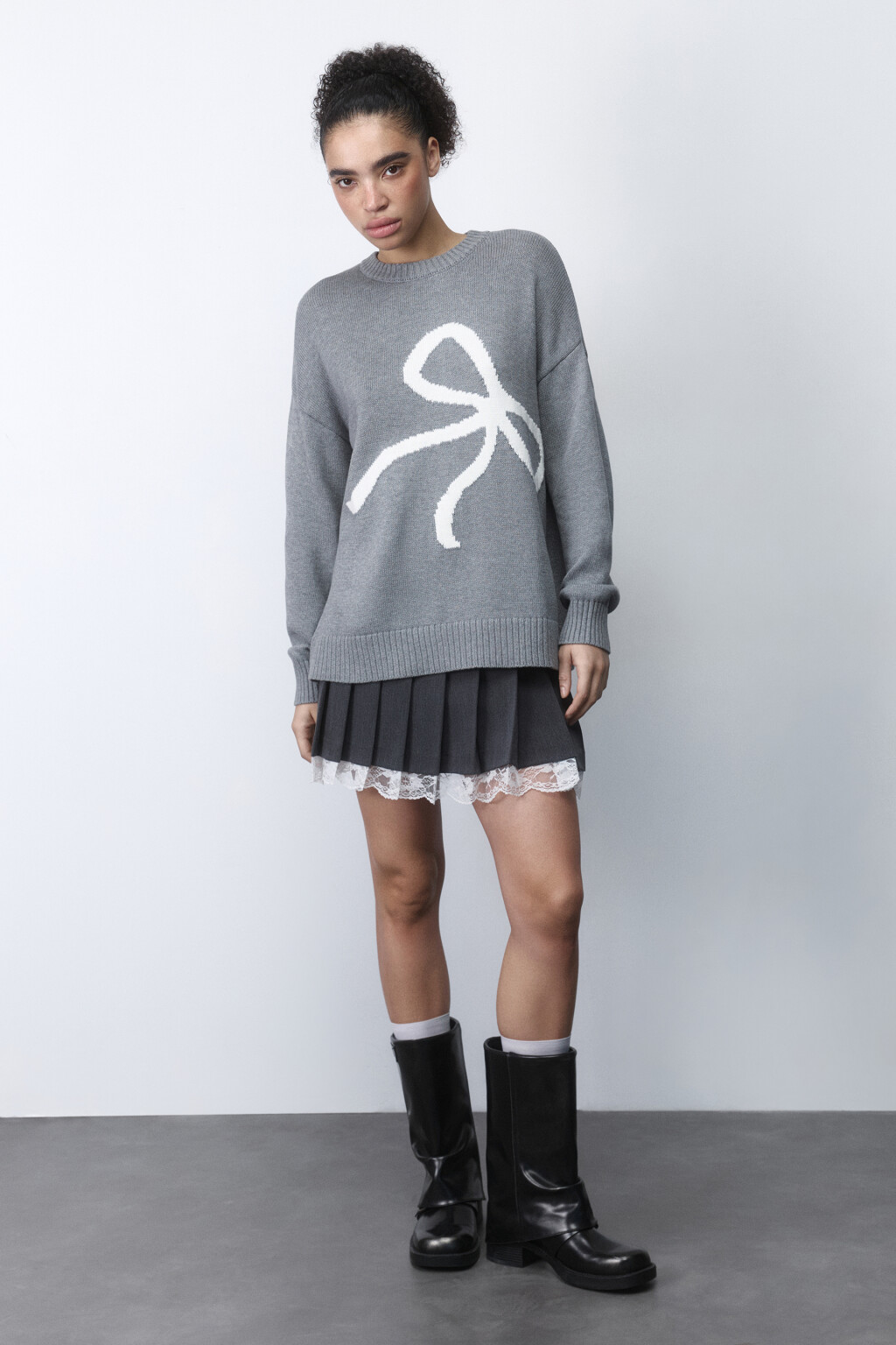 Джемпер вязаный с принтом-бантом - цвет серый - 5